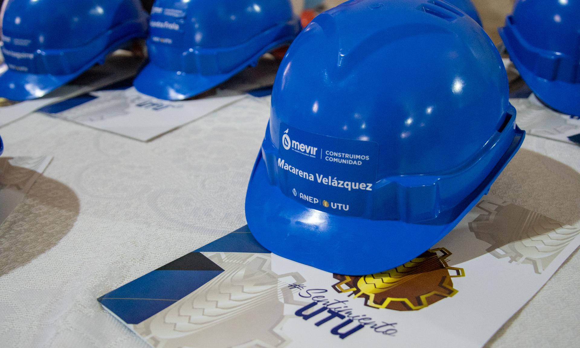 Dicas entregó certificados de Albañilería 