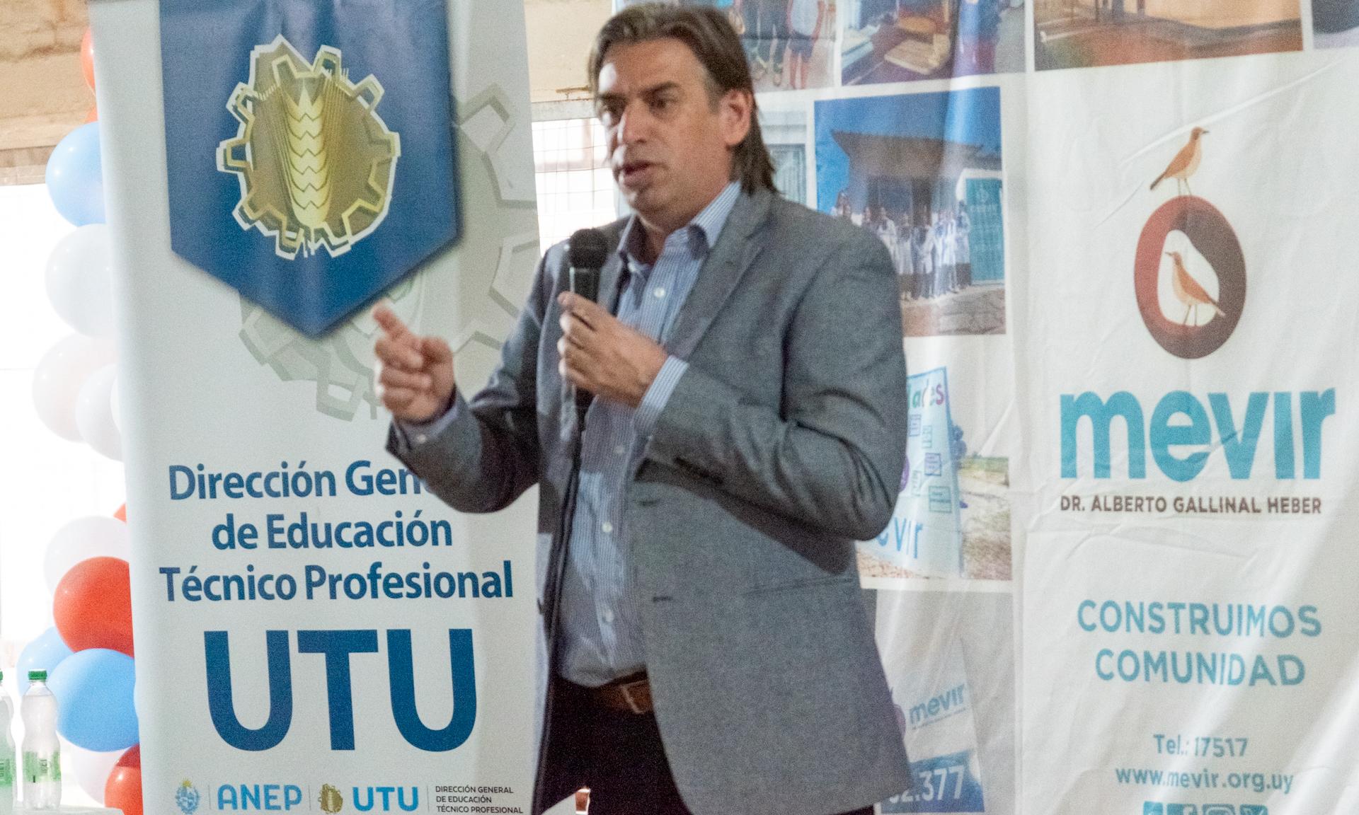 Dicas entregó certificados de Albañilería 