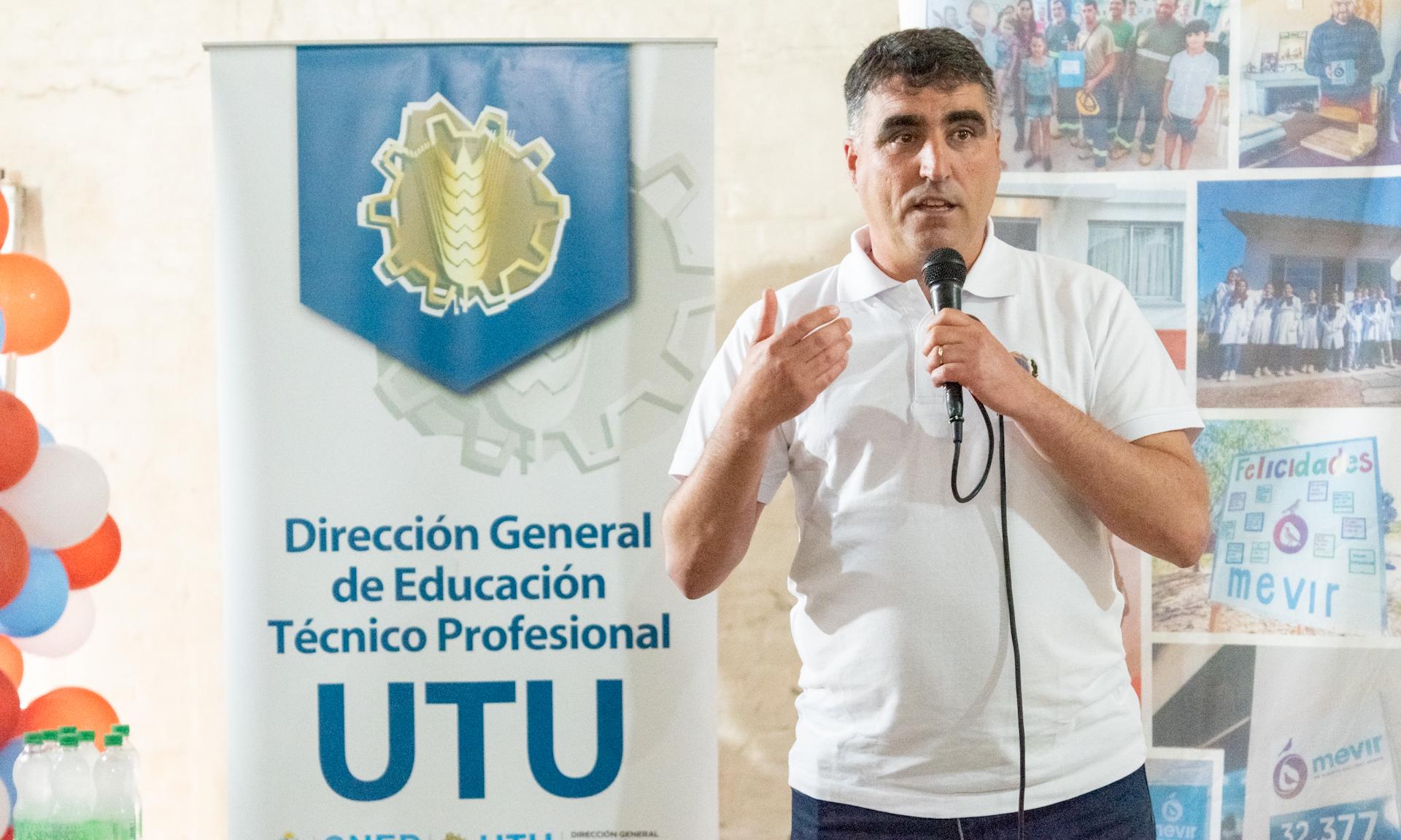 Dicas entregó certificados de Albañilería 