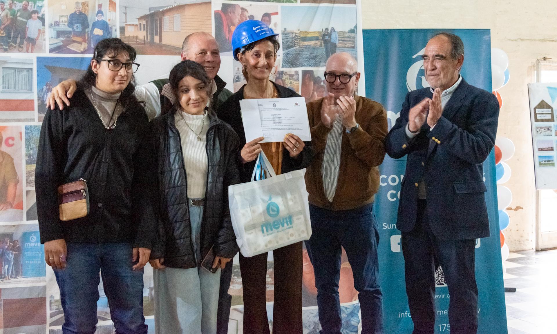 Dicas entregó certificados de Albañilería 