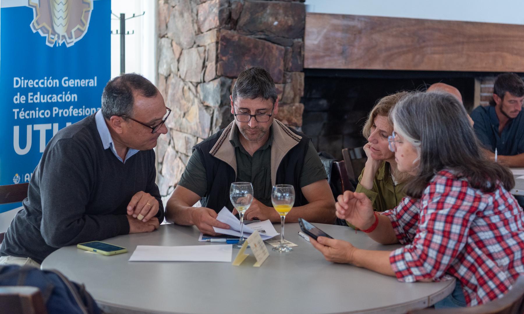 docentes trabajando