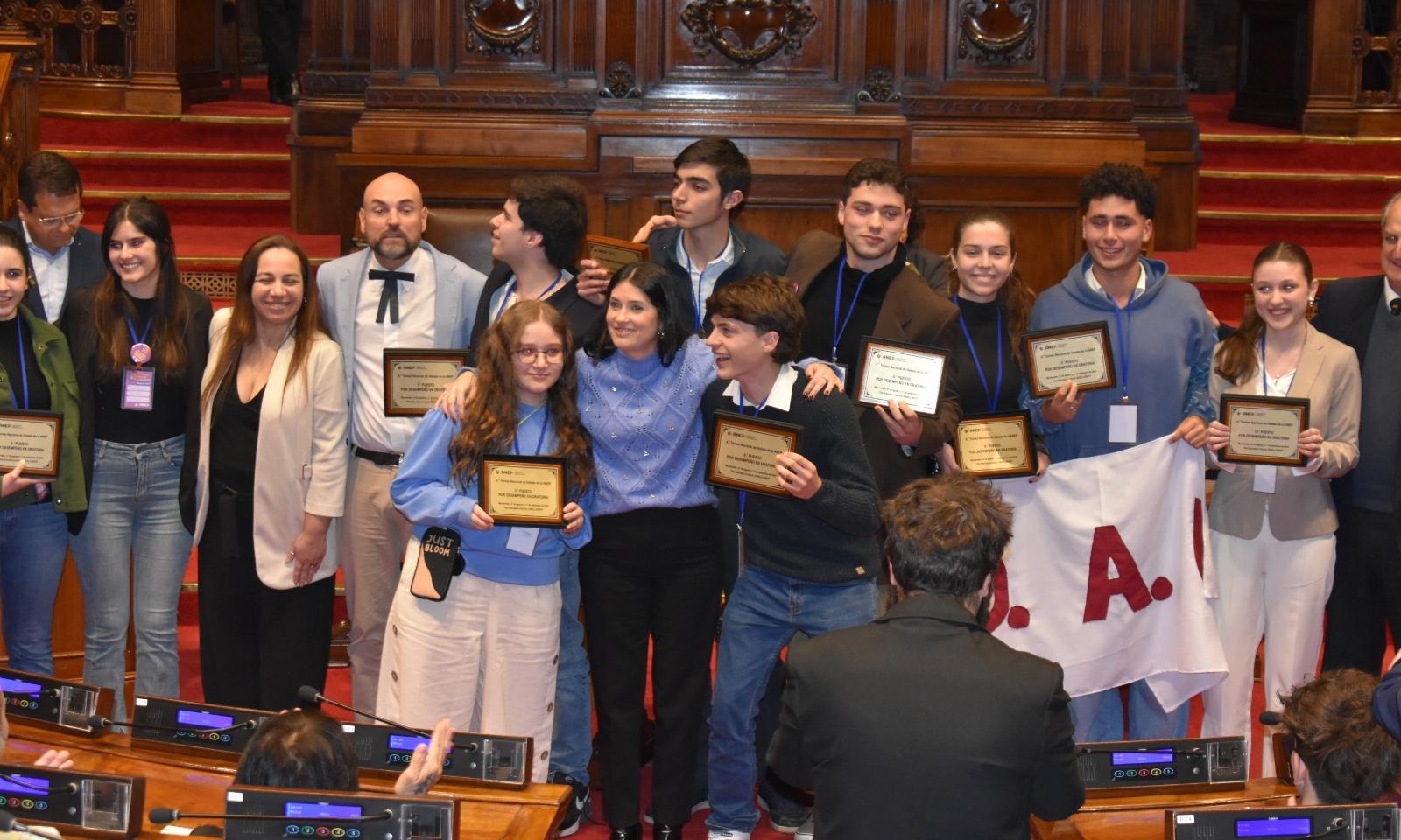Alumnos de Relaciones Publicas trabajaron en conjunto a ANEP en el apoyo logístico de Torneo Nacional de Debate