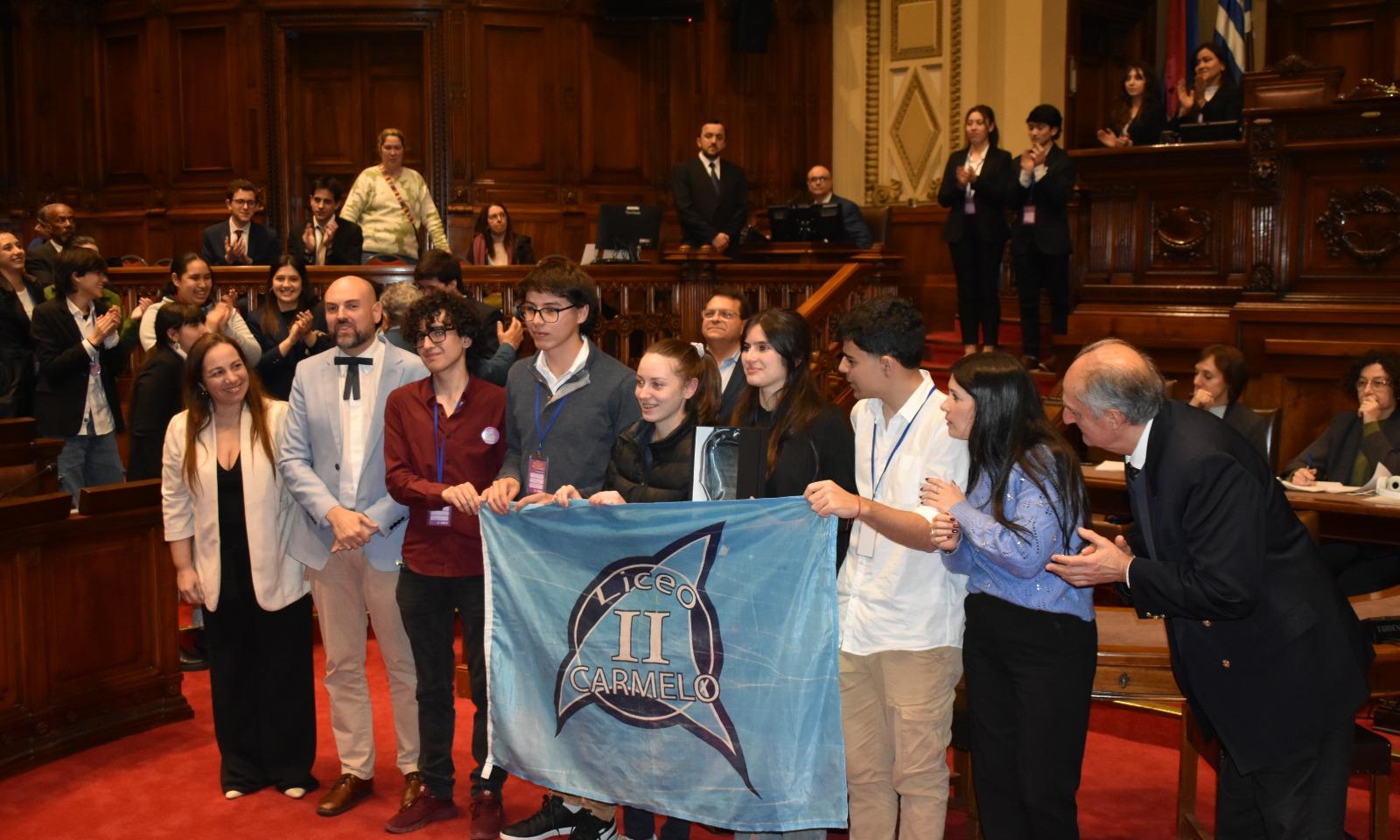 Alumnos de Relaciones Publicas trabajaron en conjunto a ANEP en el apoyo logístico de Torneo Nacional de Debate
