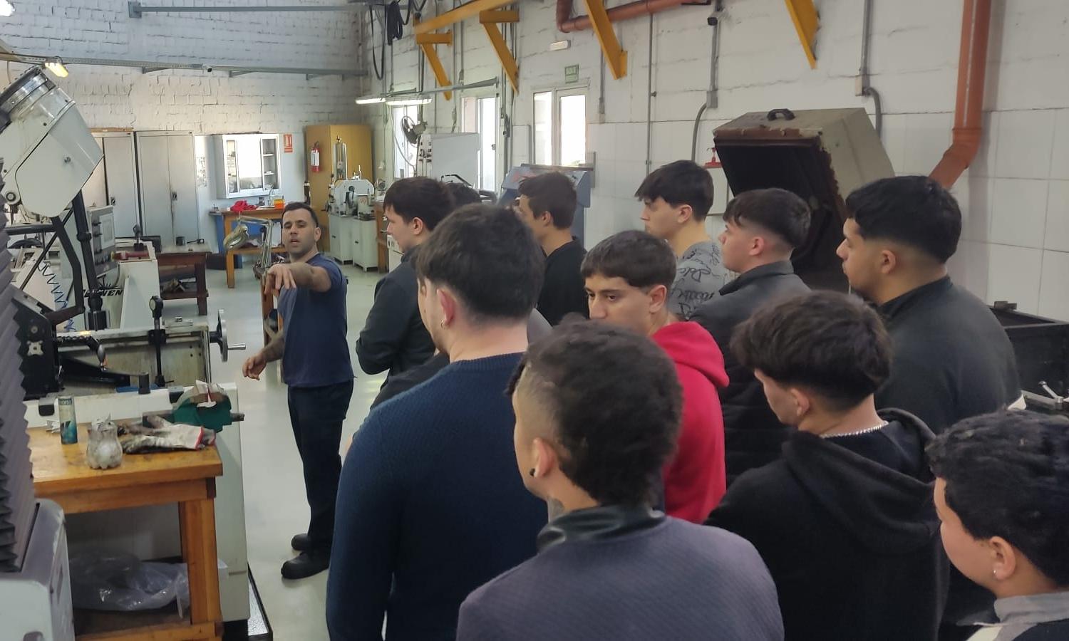 Conexiones educativas: nuevas oportunidades para estudiantes en el sector del transporte