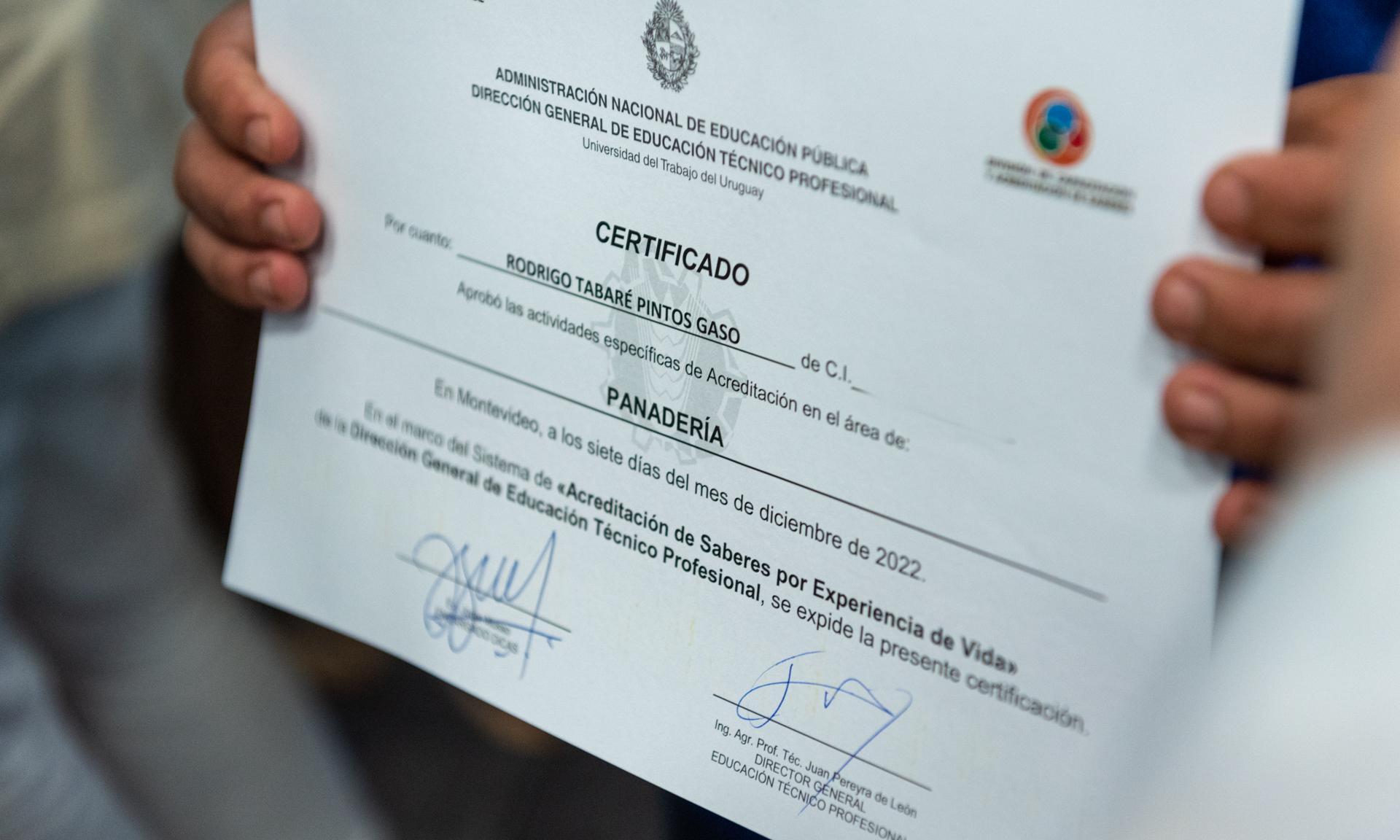 Presentación de resultados y entrega de certificados de Programas de INEFOP e INR