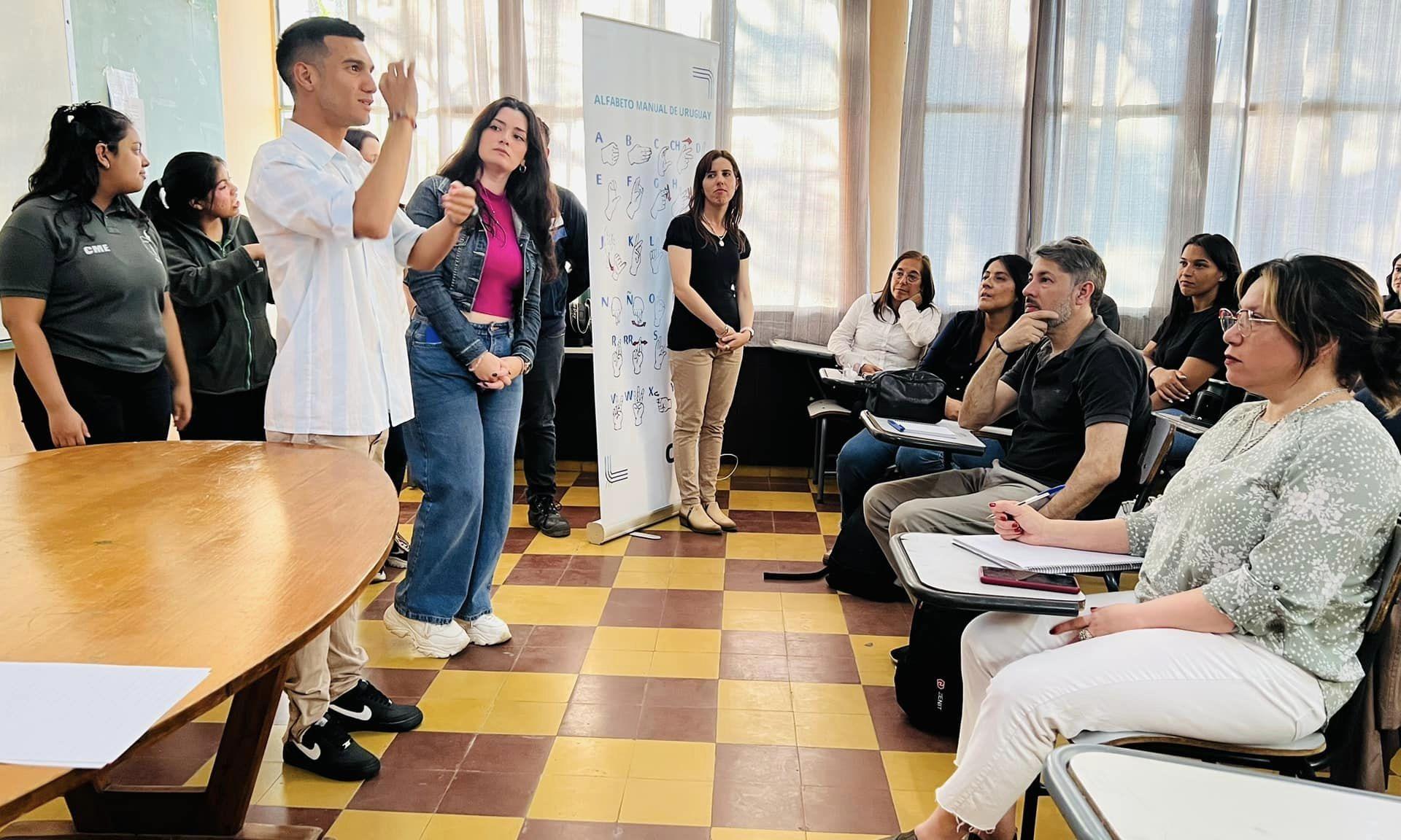 Promoviendo la Inclusión a través de talleres de Lengua de Señas en Artigas
