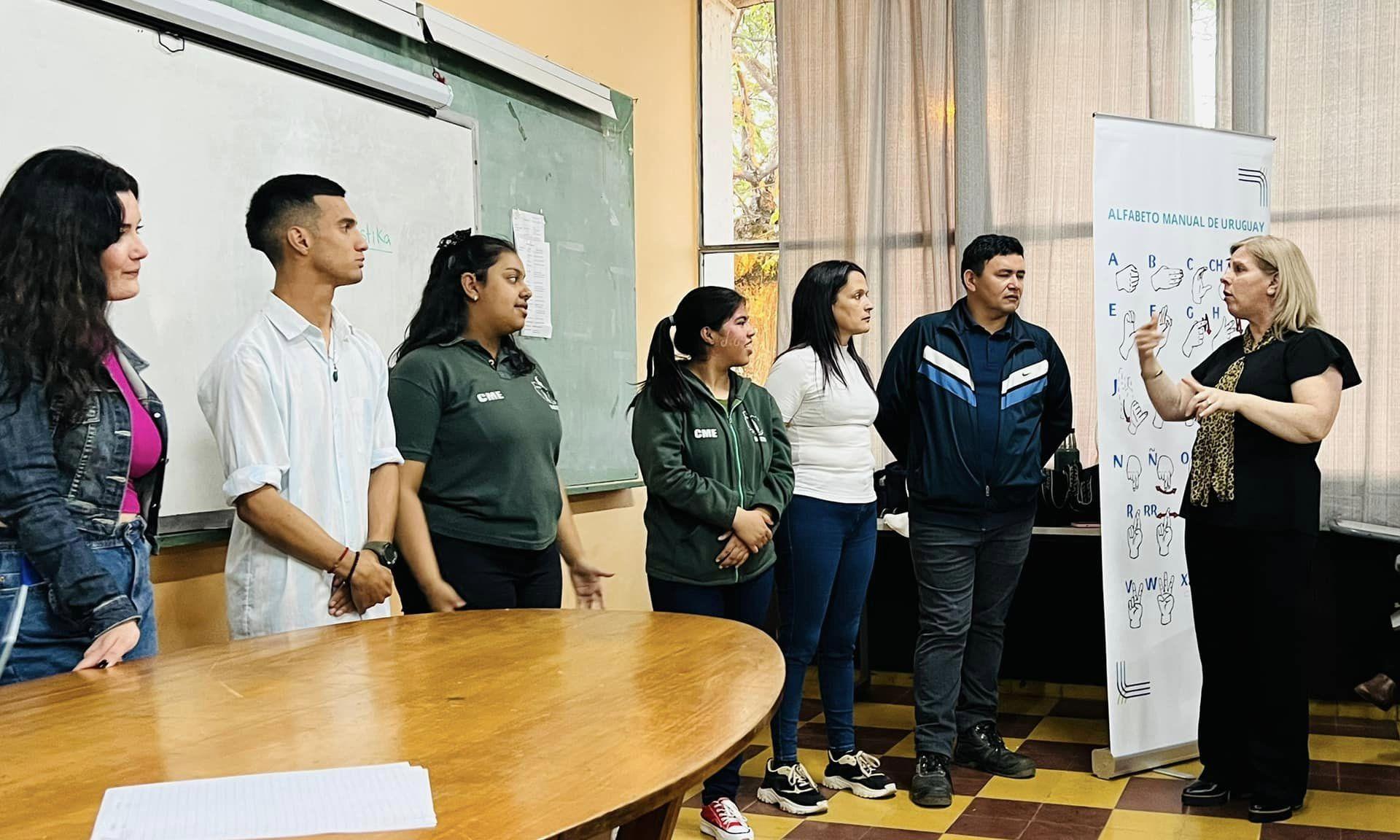 Promoviendo la Inclusión a través de talleres de Lengua de Señas en Artigas