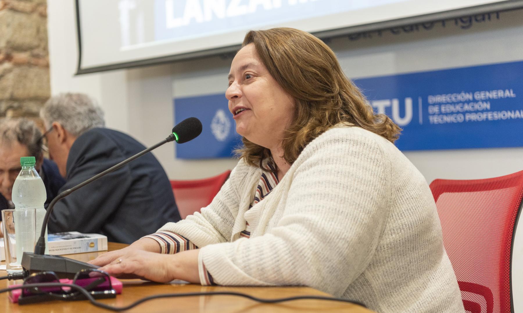 lanzamiento del libro "Historia de la Educación Técnica del Uruguay" de Raúl Marfetán