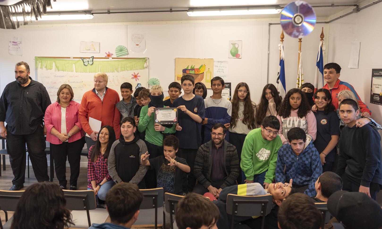 Un primer premio por eficiencia y motivación: Escuela Técnica Casabó recibió a autoridades del MIEM por concurso nacional   ​​​​​​​