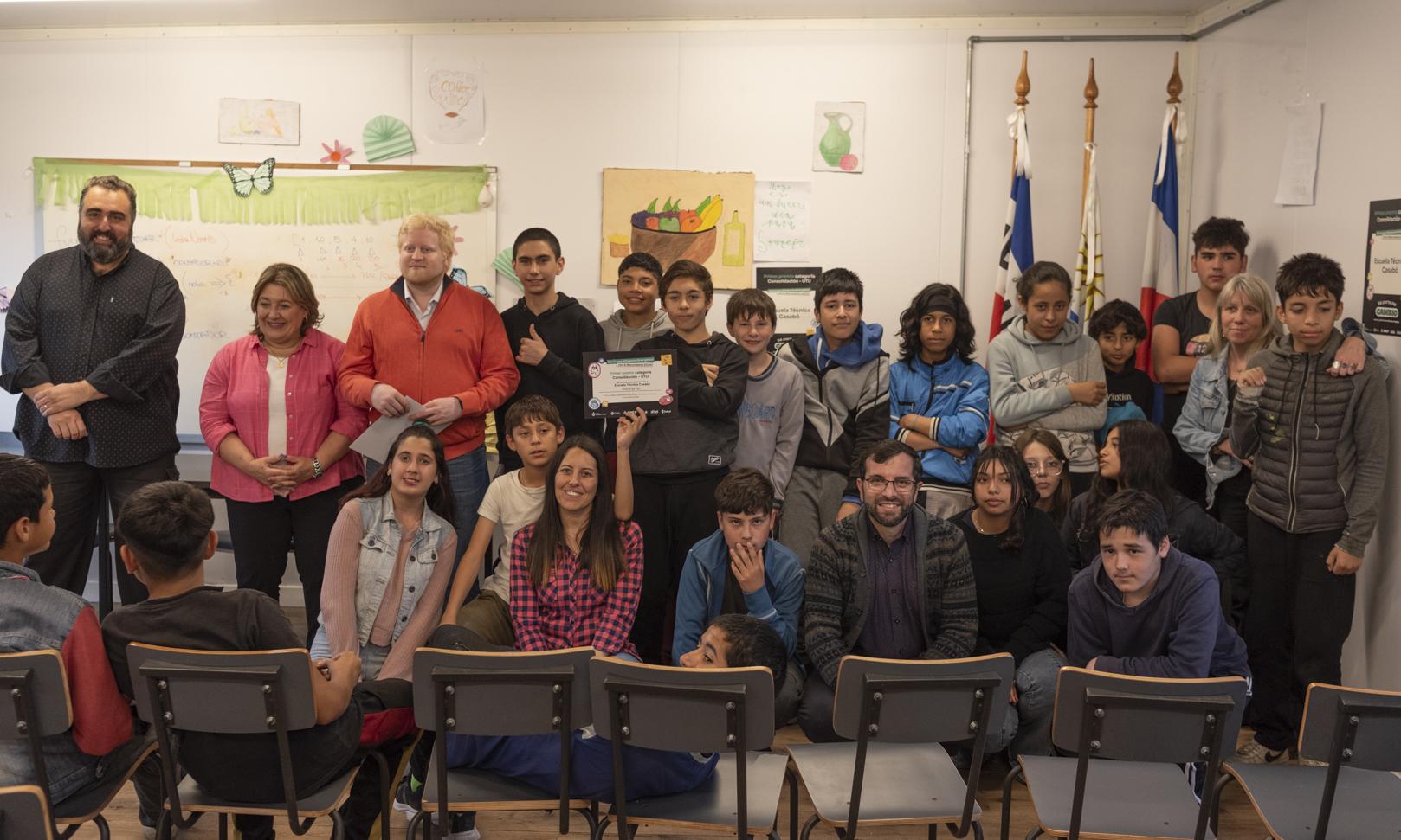 Un primer premio por eficiencia y motivación: Escuela Técnica Casabó recibió a autoridades del MIEM por concurso nacional   ​​​​​​​