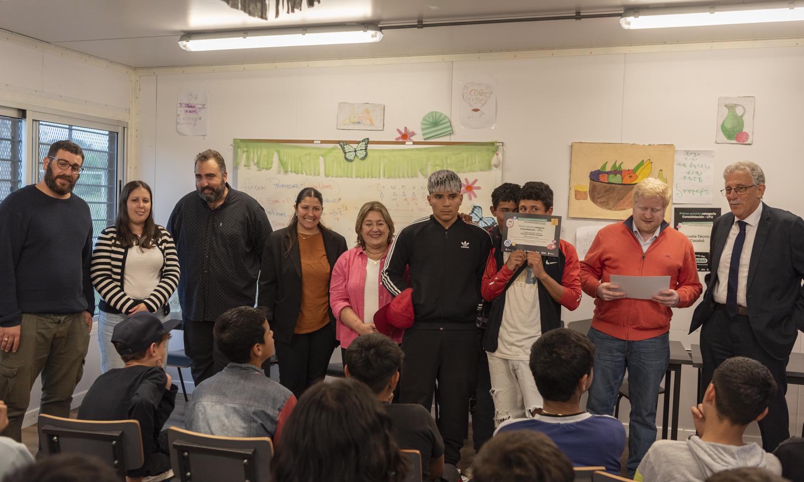 Un primer premio por eficiencia y motivación: Escuela Técnica Casabó recibió a autoridades del MIEM por concurso nacional   ​​​​​​​