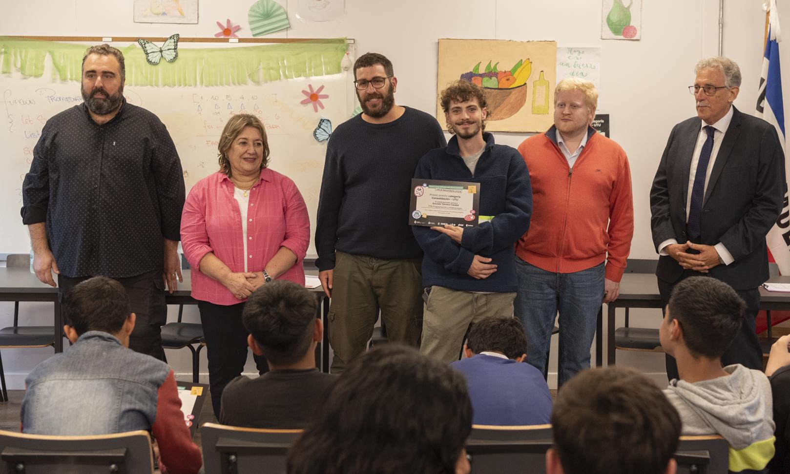 Un primer premio por eficiencia y motivación: Escuela Técnica Casabó recibió a autoridades del MIEM por concurso nacional   ​​​​​​​