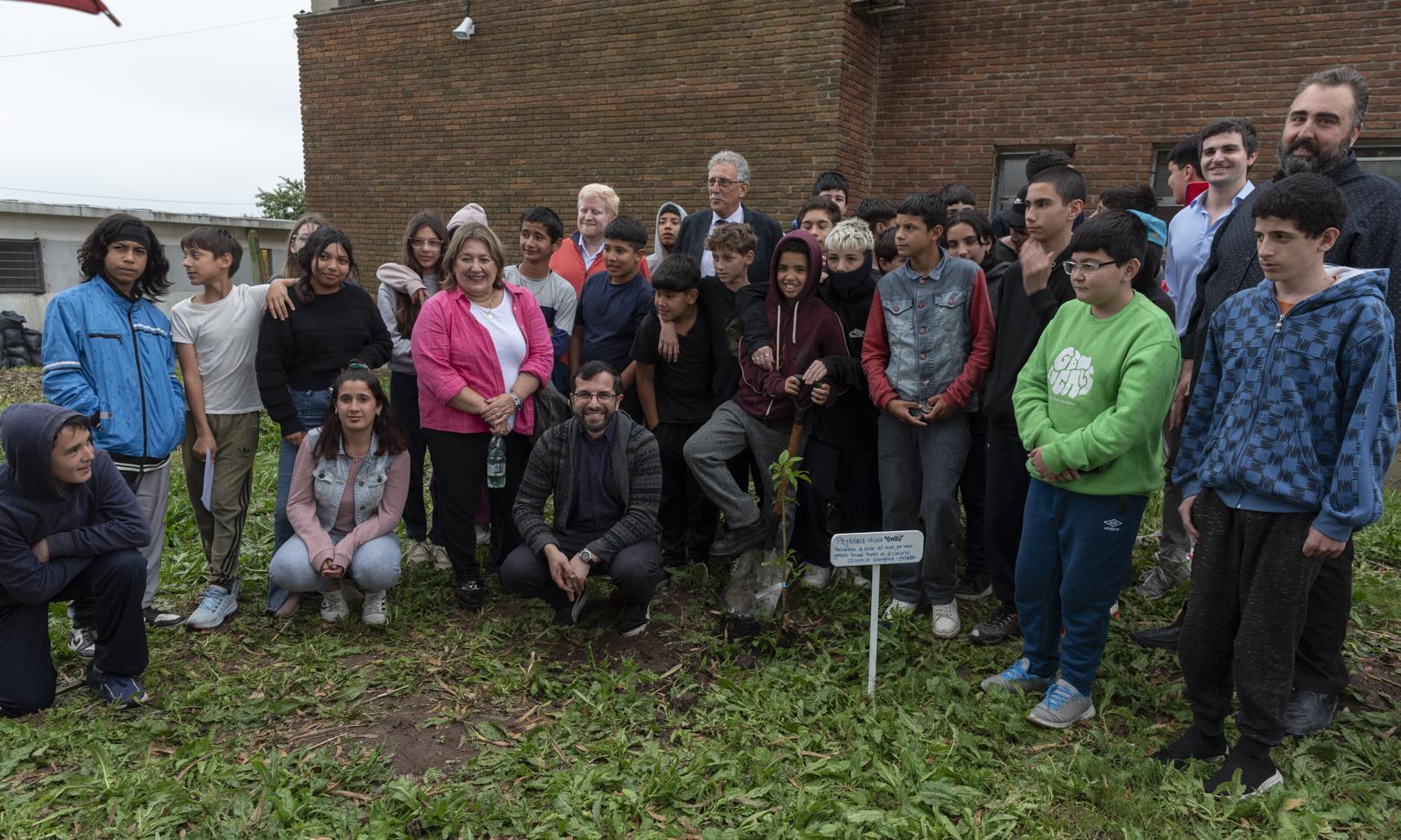 Un primer premio por eficiencia y motivación: Escuela Técnica Casabó recibió a autoridades del MIEM por concurso nacional   ​​​​​​​
