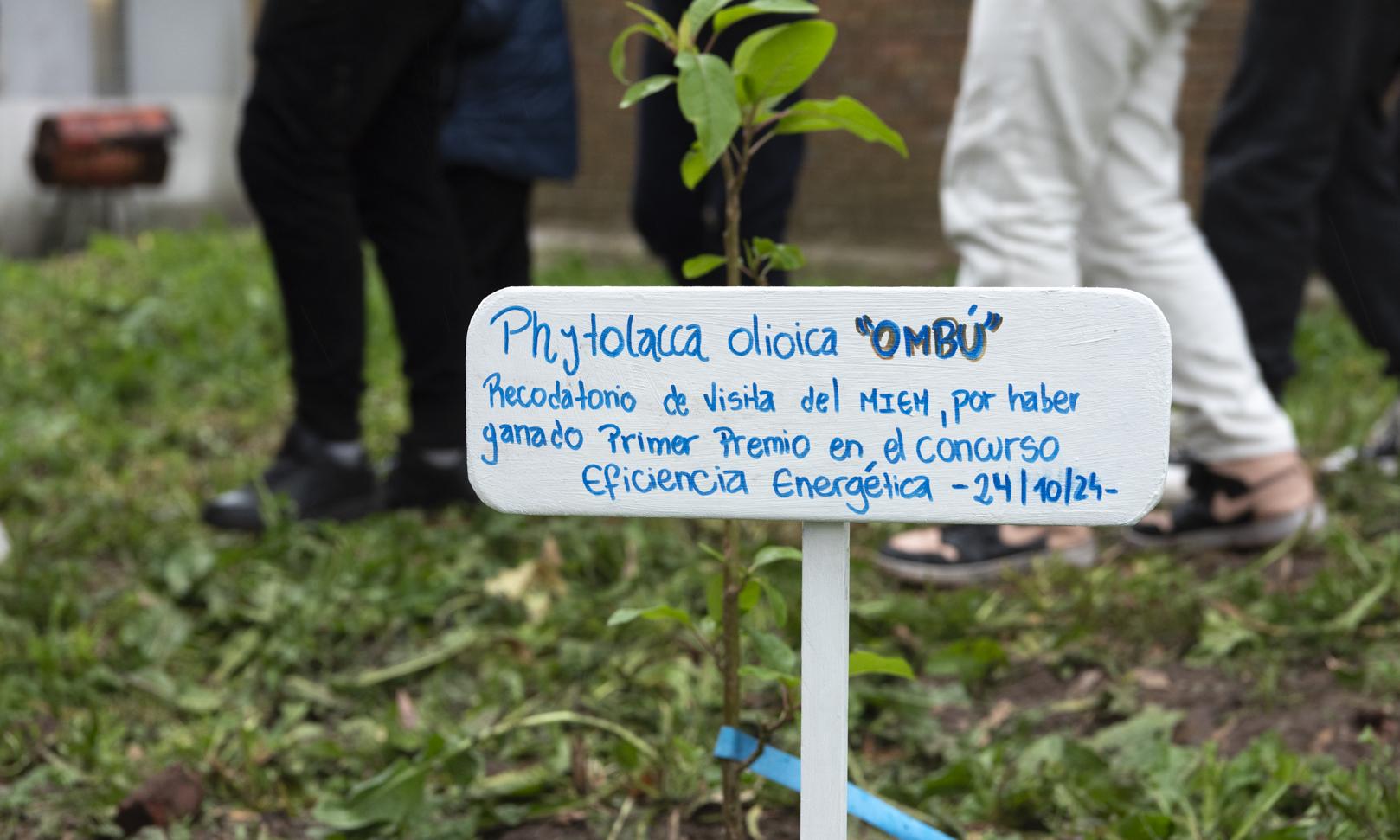 Un primer premio por eficiencia y motivación: Escuela Técnica Casabó recibió a autoridades del MIEM por concurso nacional   ​​​​​​​