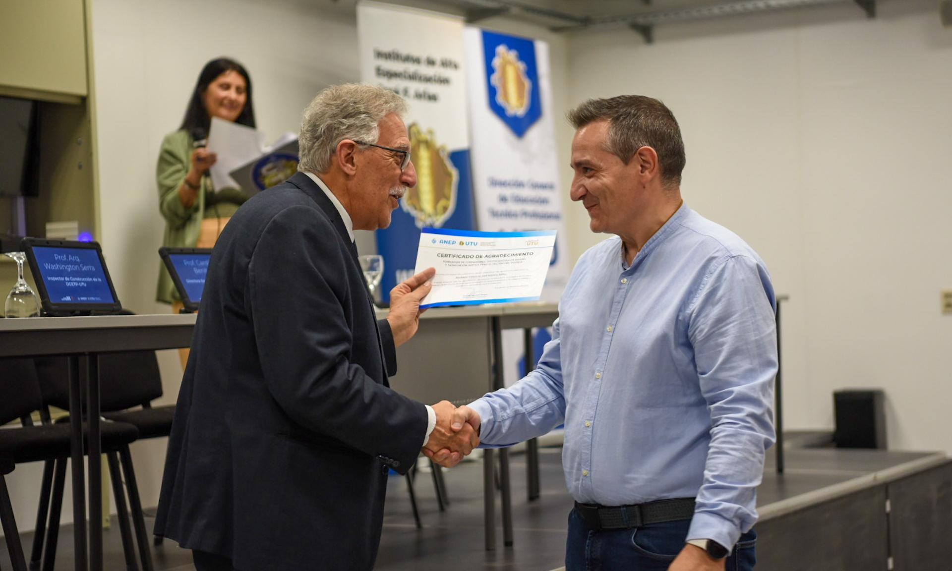 Cierre del Curso sobre diseño y fabricación de muebles para docentes de Carpintería