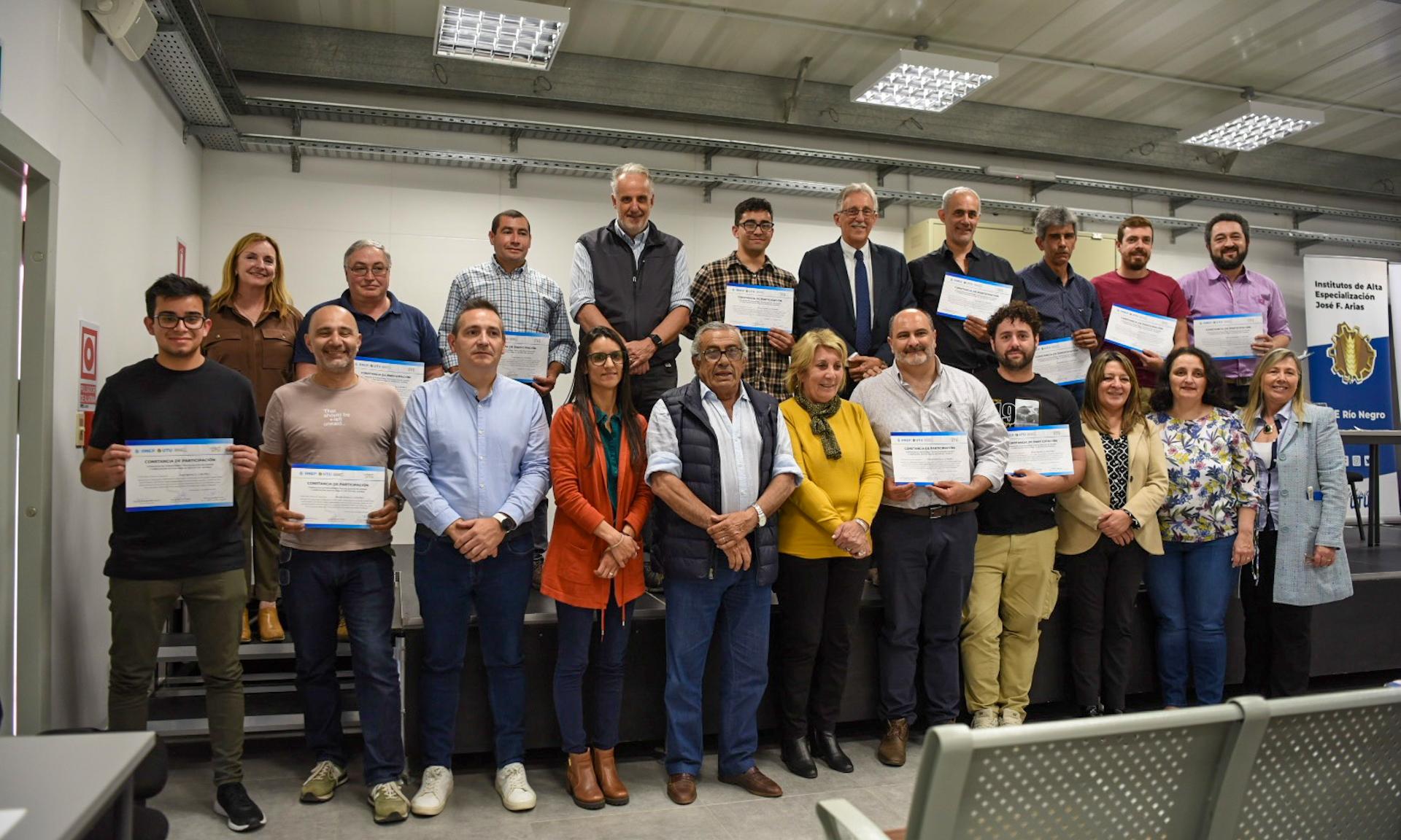 Cierre del Curso sobre diseño y fabricación de muebles para docentes de Carpintería