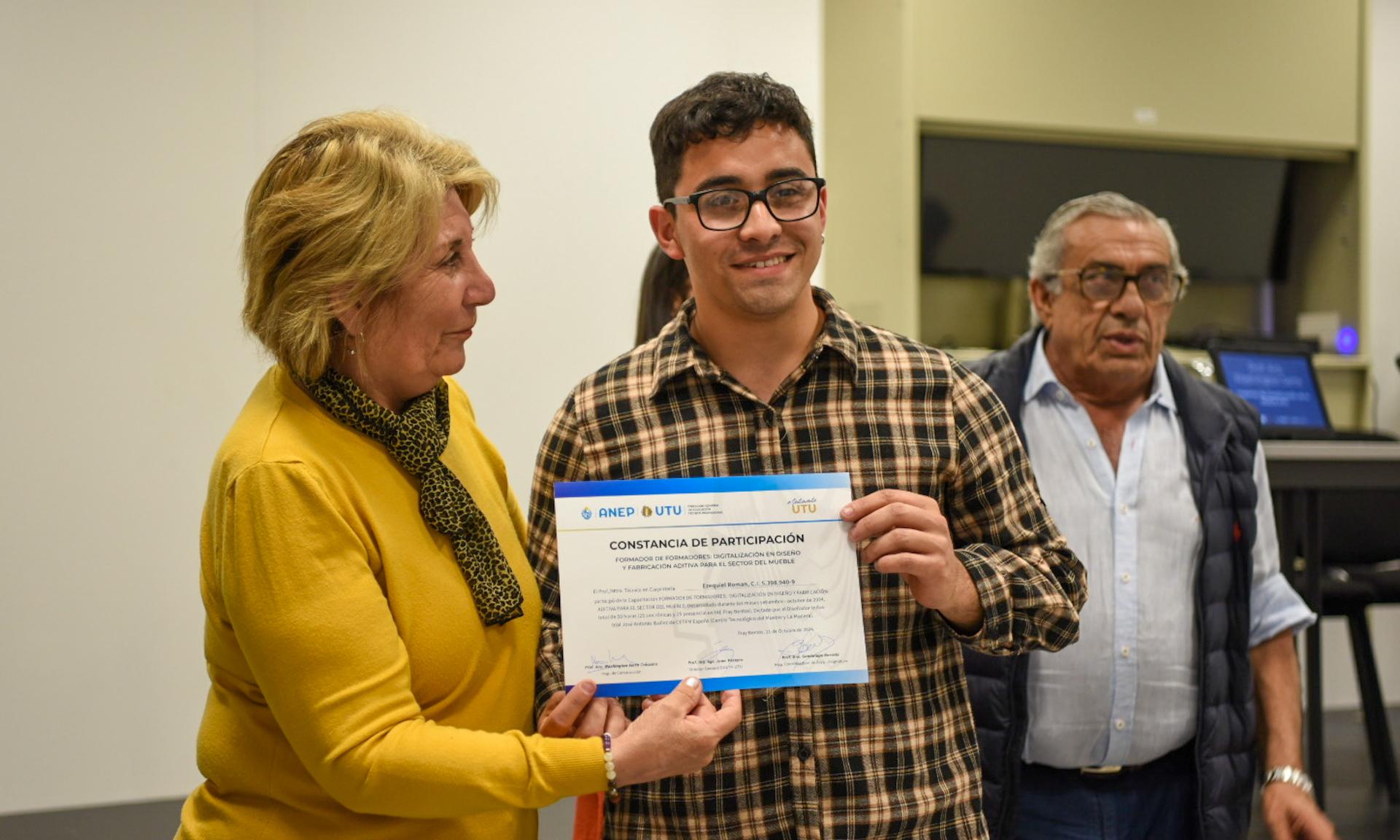 Cierre del Curso sobre diseño y fabricación de muebles para docentes de Carpintería