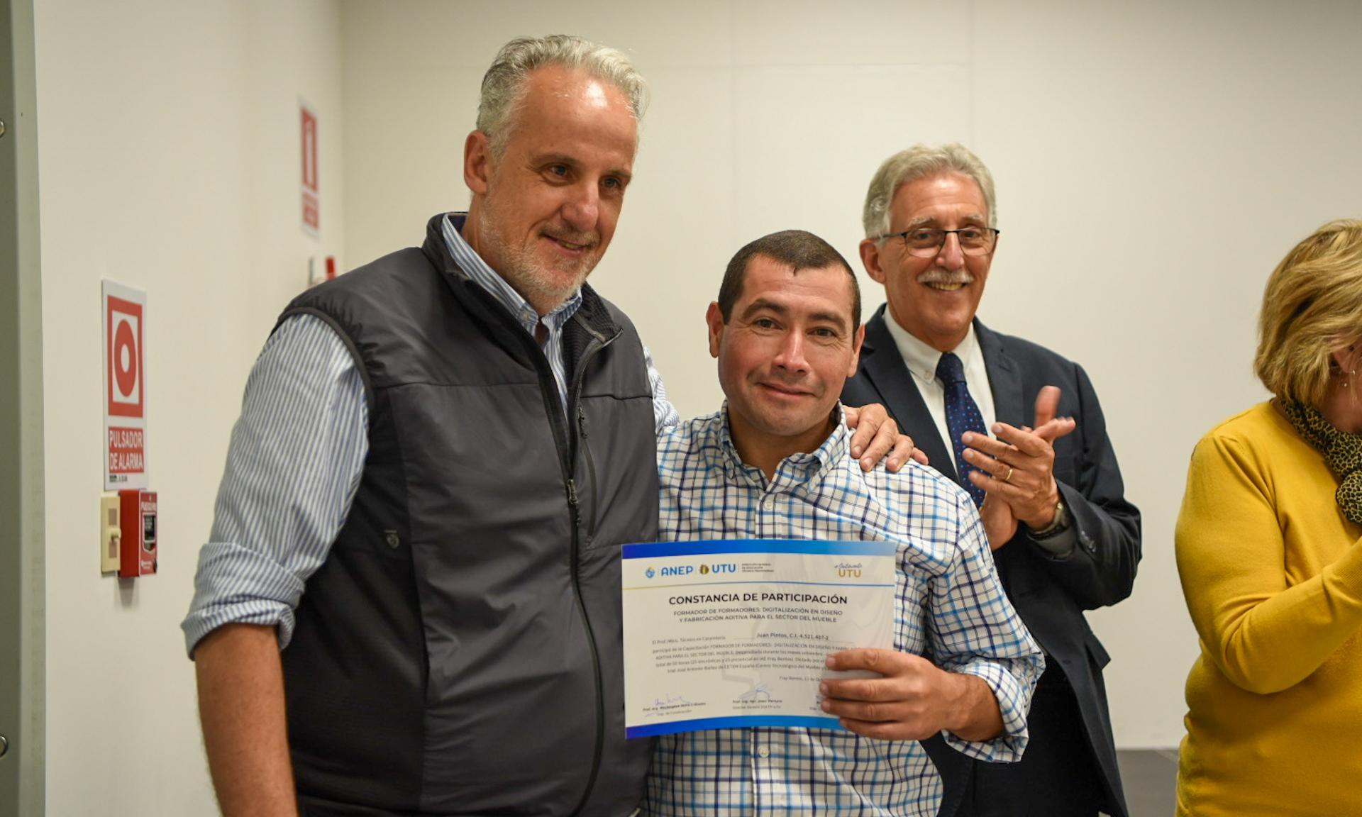 Cierre del Curso sobre diseño y fabricación de muebles para docentes de Carpintería