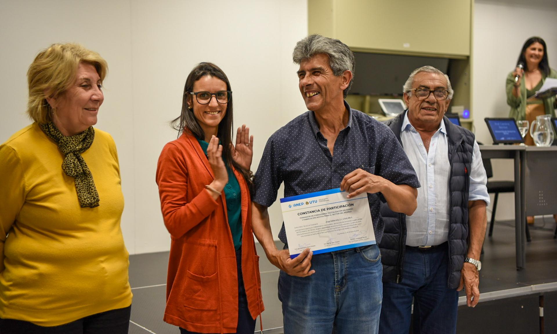 Cierre del Curso sobre diseño y fabricación de muebles para docentes de Carpintería