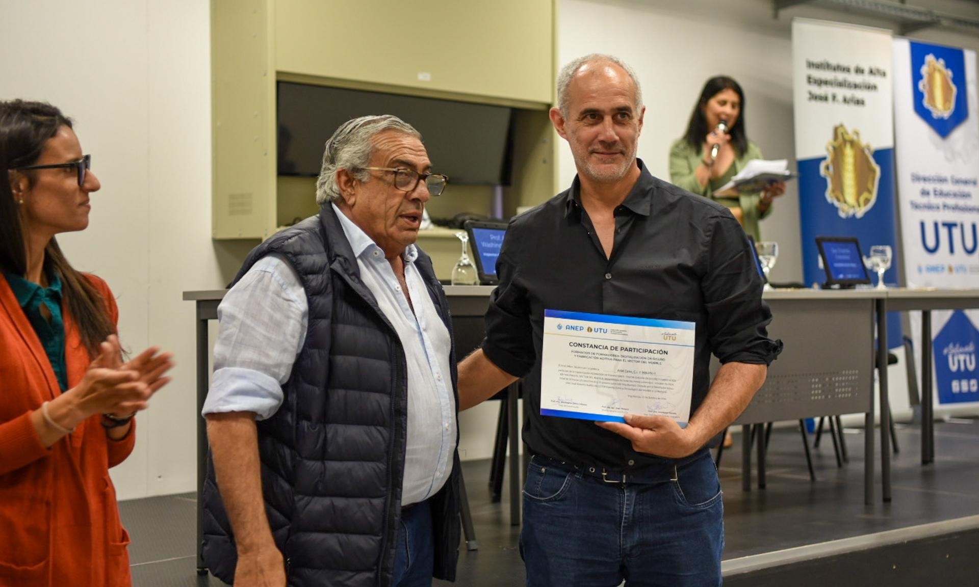 Cierre del Curso sobre diseño y fabricación de muebles para docentes de Carpintería