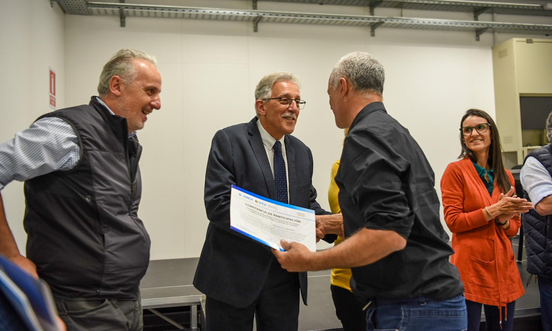 Cierre del Curso sobre diseño y fabricación de muebles para docentes de Carpintería