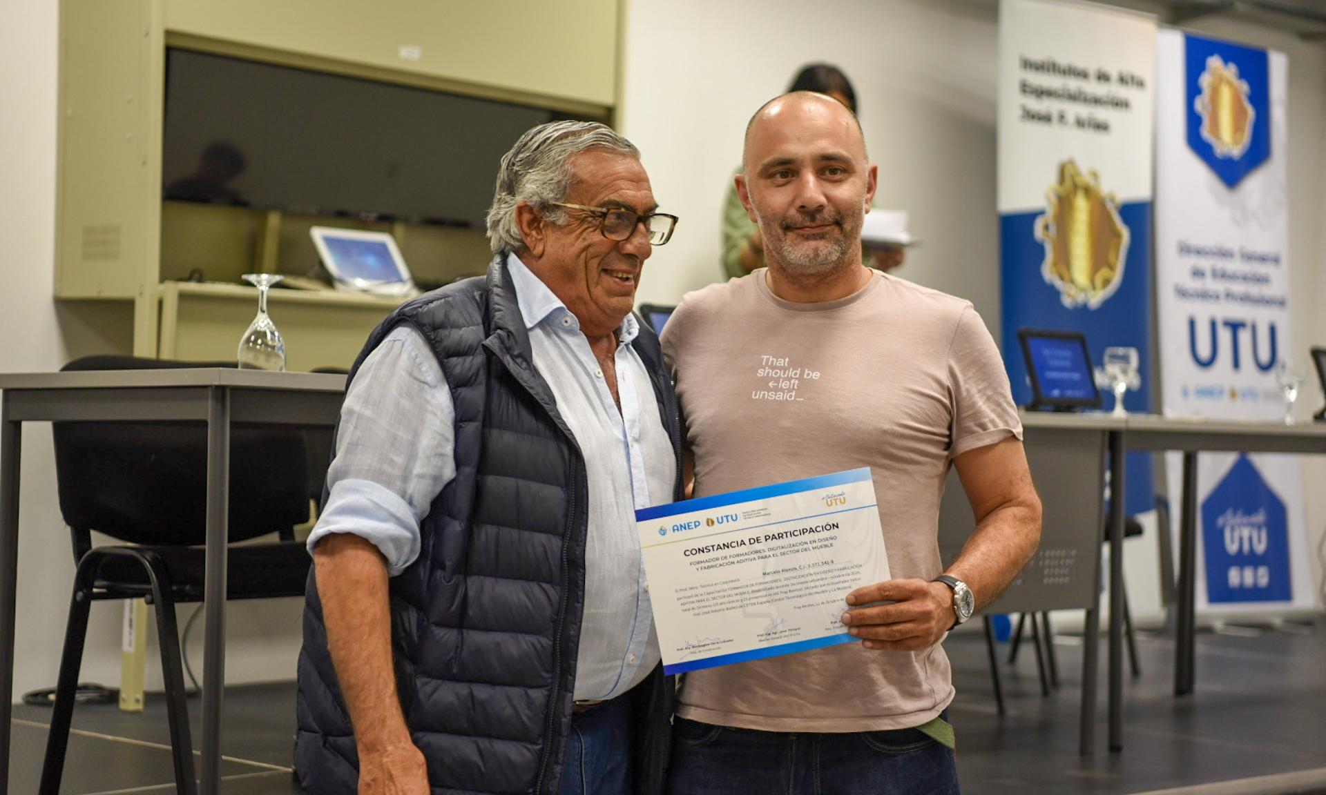 Cierre del Curso sobre diseño y fabricación de muebles para docentes de Carpintería