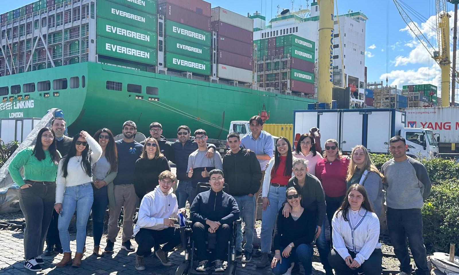 Visitas enriquecedoras: estudiantes de Logística visitaron la zona portuaria de Montevideo
