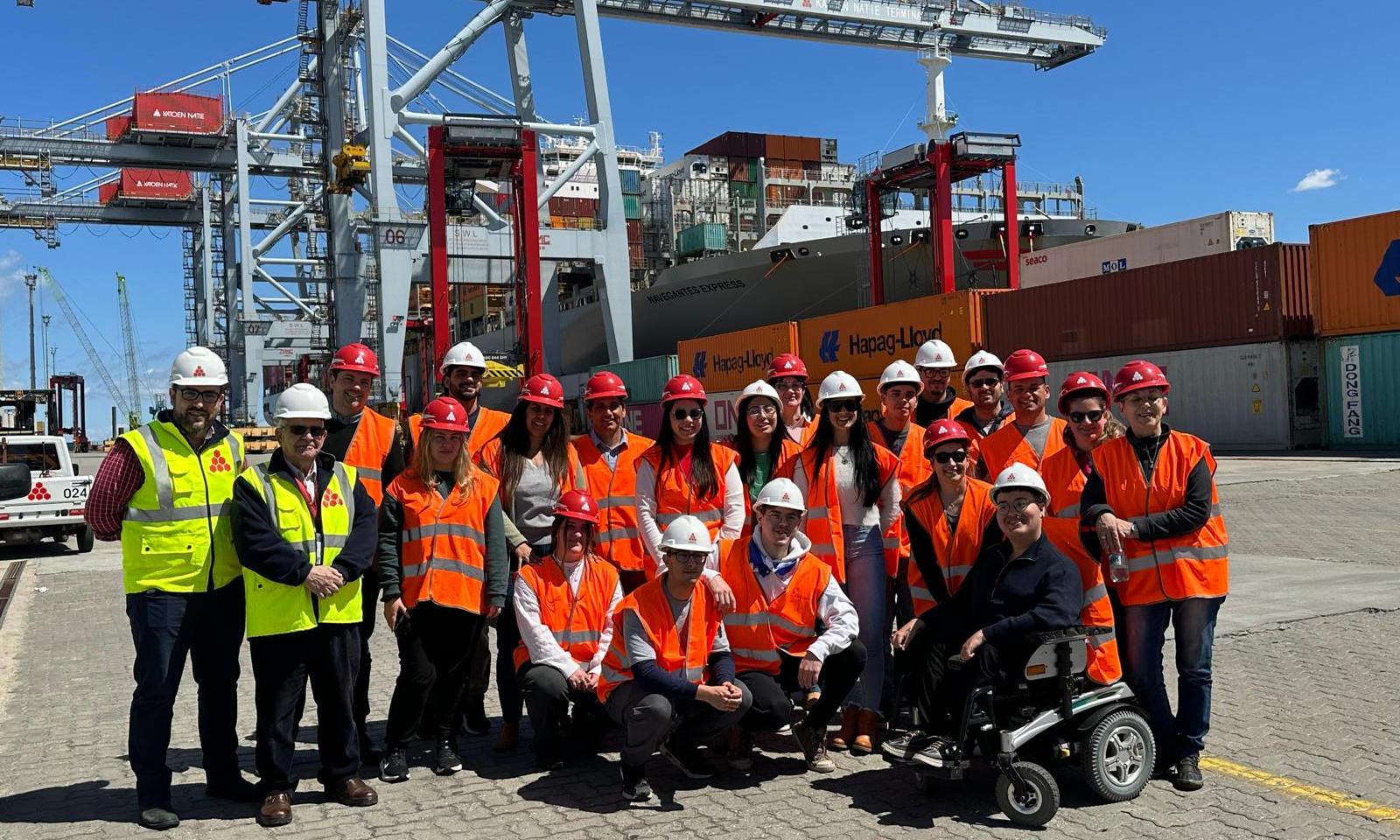 Visitas enriquecedoras: estudiantes de Logística visitaron la zona portuaria de Montevideo