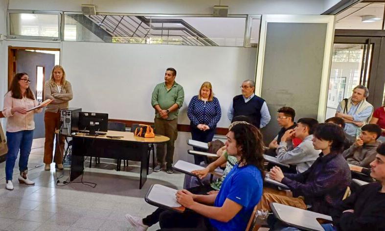 UTU de Brazo Oriental recibío equipamiento tecnologico por parte de Rotary Club Ituzaingó Maroñas