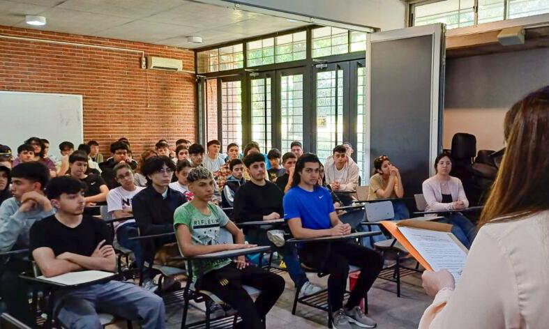 UTU de Brazo Oriental recibío equipamiento tecnologico por parte de Rotary Club Ituzaingó Maroñas
