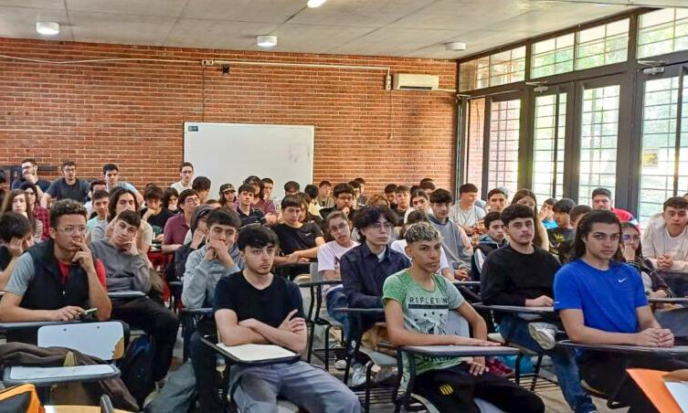 UTU de Brazo Oriental recibío equipamiento tecnologico por parte de Rotary Club Ituzaingó Maroñas