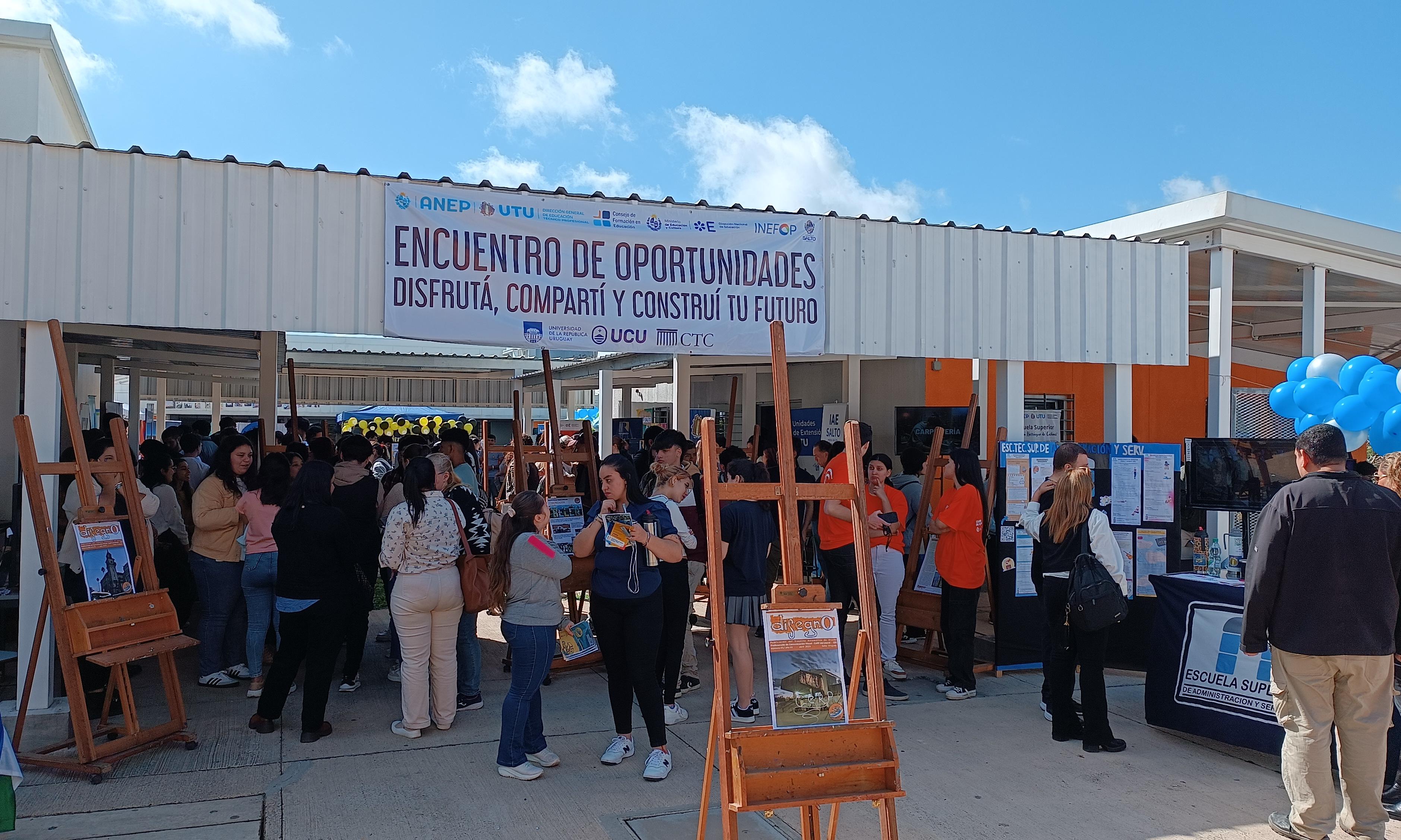 Encuentro de Oportunidades en Salto: Una Feria Educativa para el Futuro