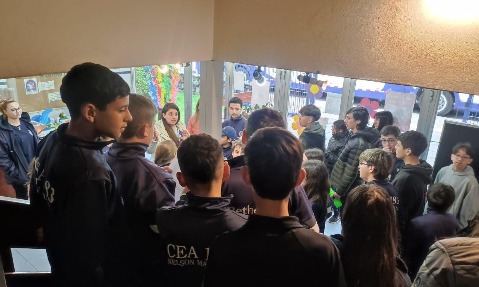 Educación e innovación en comunidad: CEA 183 y Colegio Bethesda vinculados por Ceibal