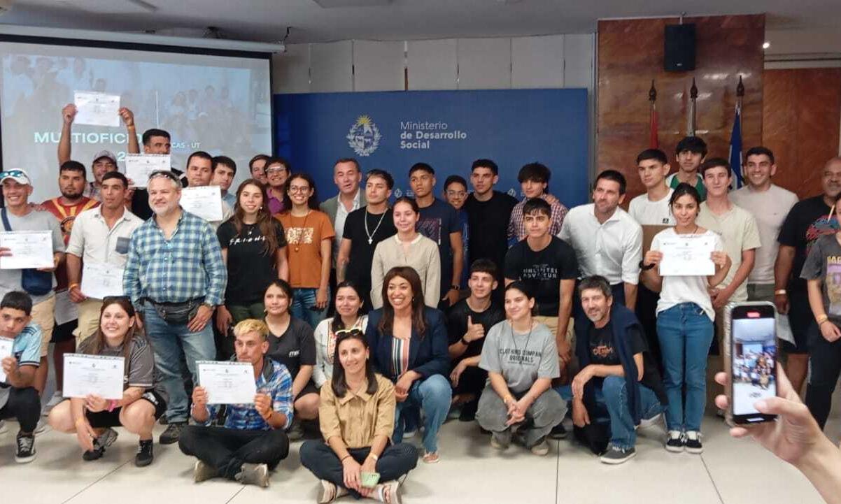 Mides y UTU culminan otra generación: jóvenes salteños certificados con capacitación Multioficios