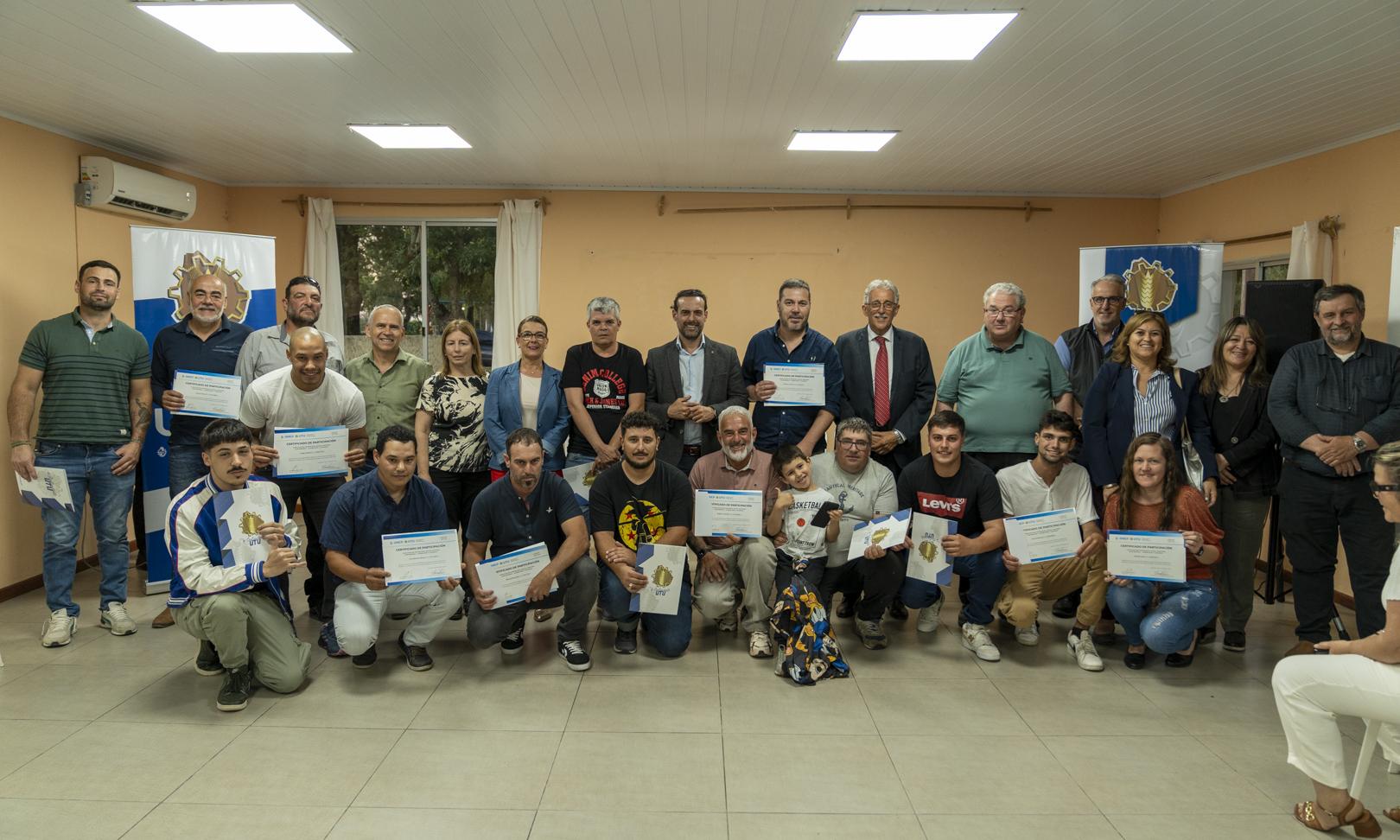 Recibieron sus certificados la primera generación de la capacitación sanitaria de UTU en Ituzaingó