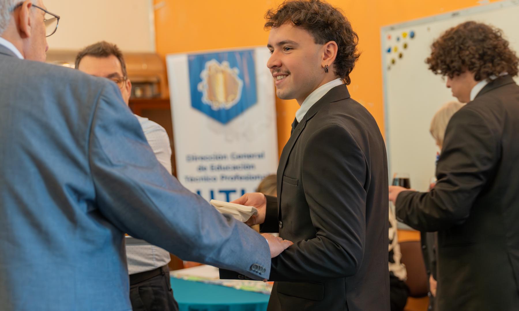 Lanzamiento del tercer certamen nacional interescolar de mozos y barman