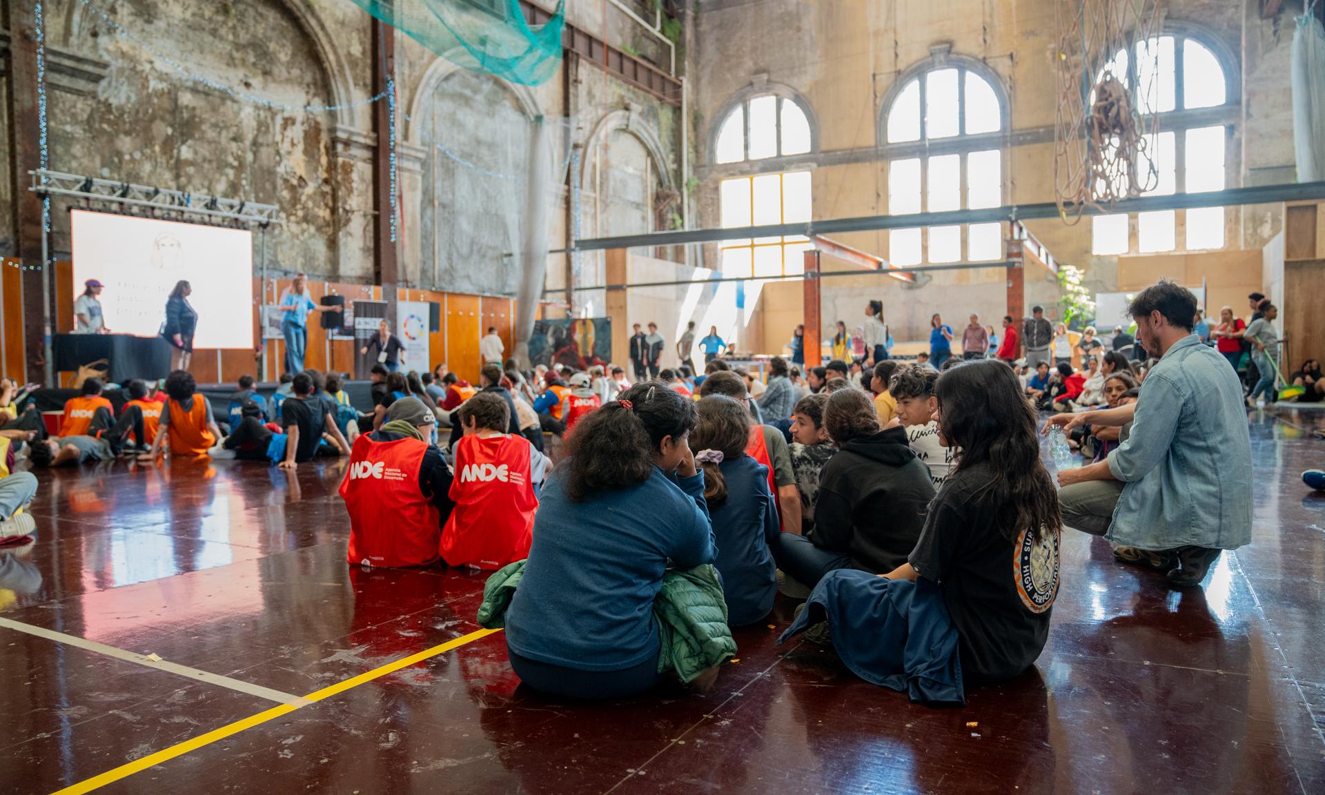 Más allá del emprender: centenares de estudiantes de UTU escalaron al emprendedurismo con actividad de ANDE