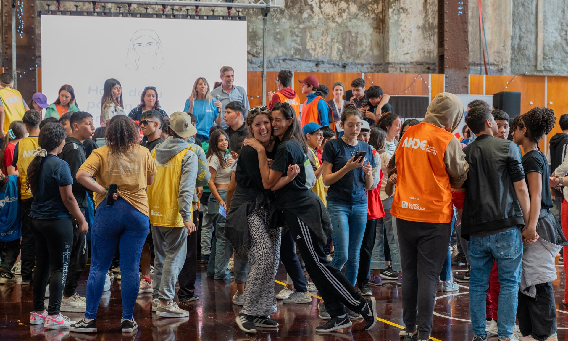 Más allá del emprender: centenares de estudiantes de UTU escalaron al emprendedurismo con actividad de ANDE
