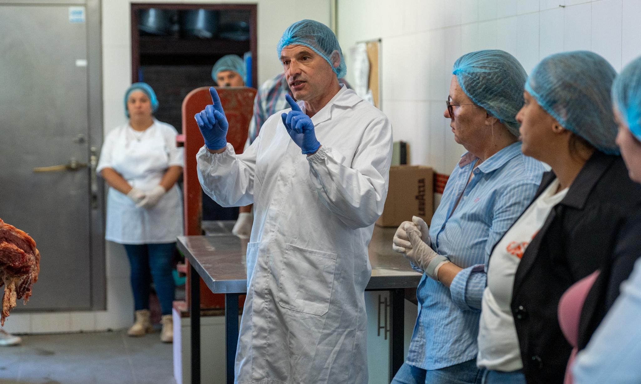 Profesionalizando al personal para fortalecer los servicios de alimentación de UTU 