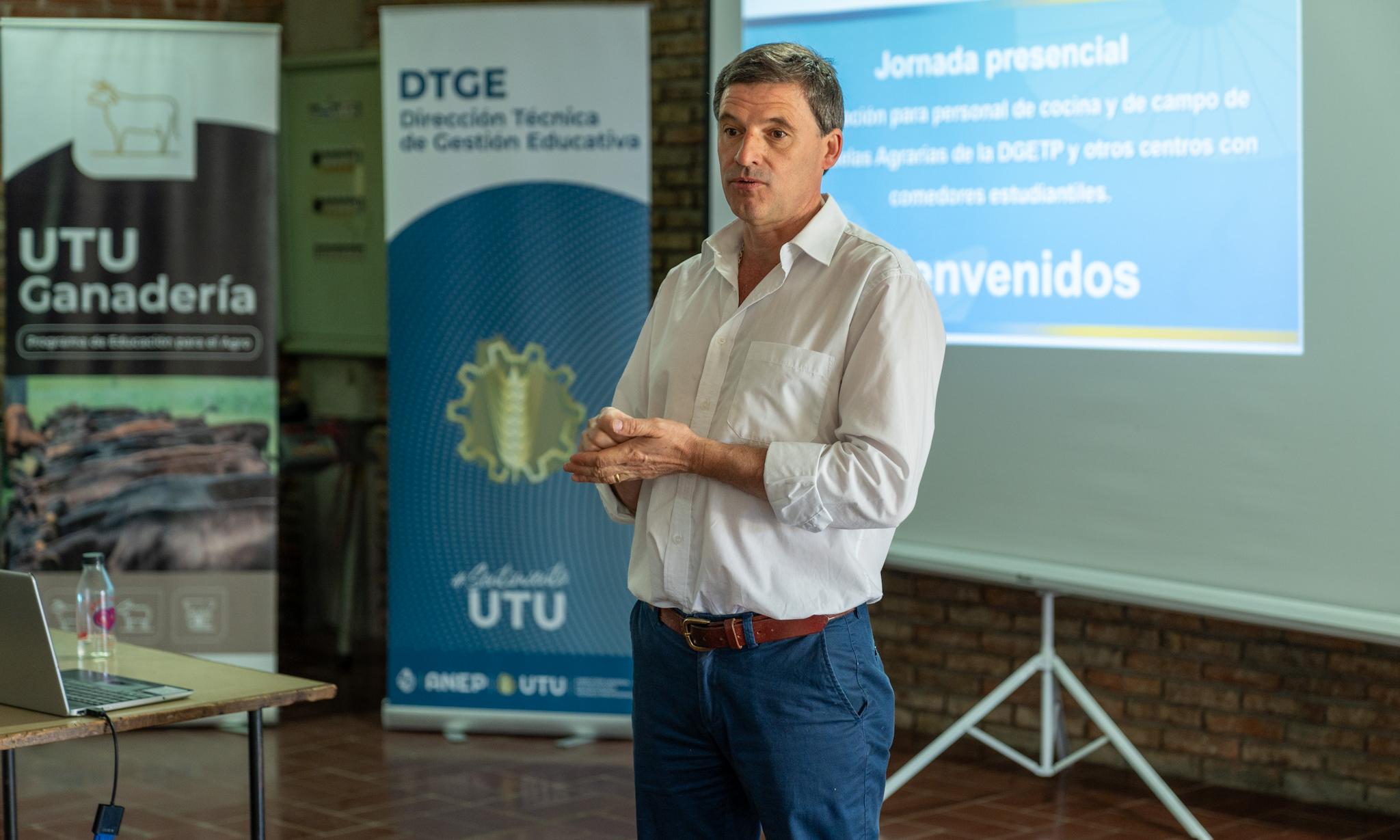 Profesionalizando al personal para fortalecer los servicios de alimentación de UTU 