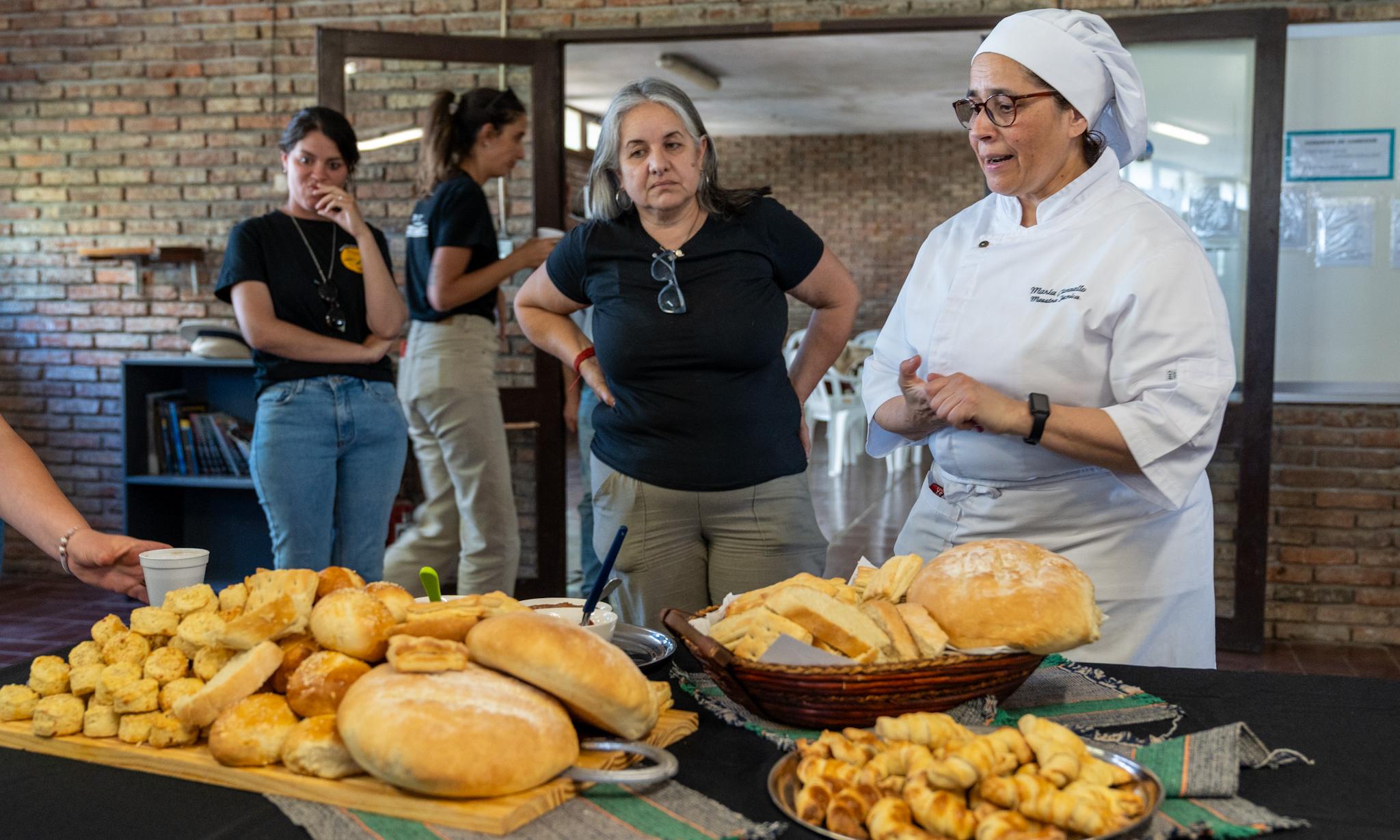 Profesionalizando al personal para fortalecer los servicios de alimentación de UTU 