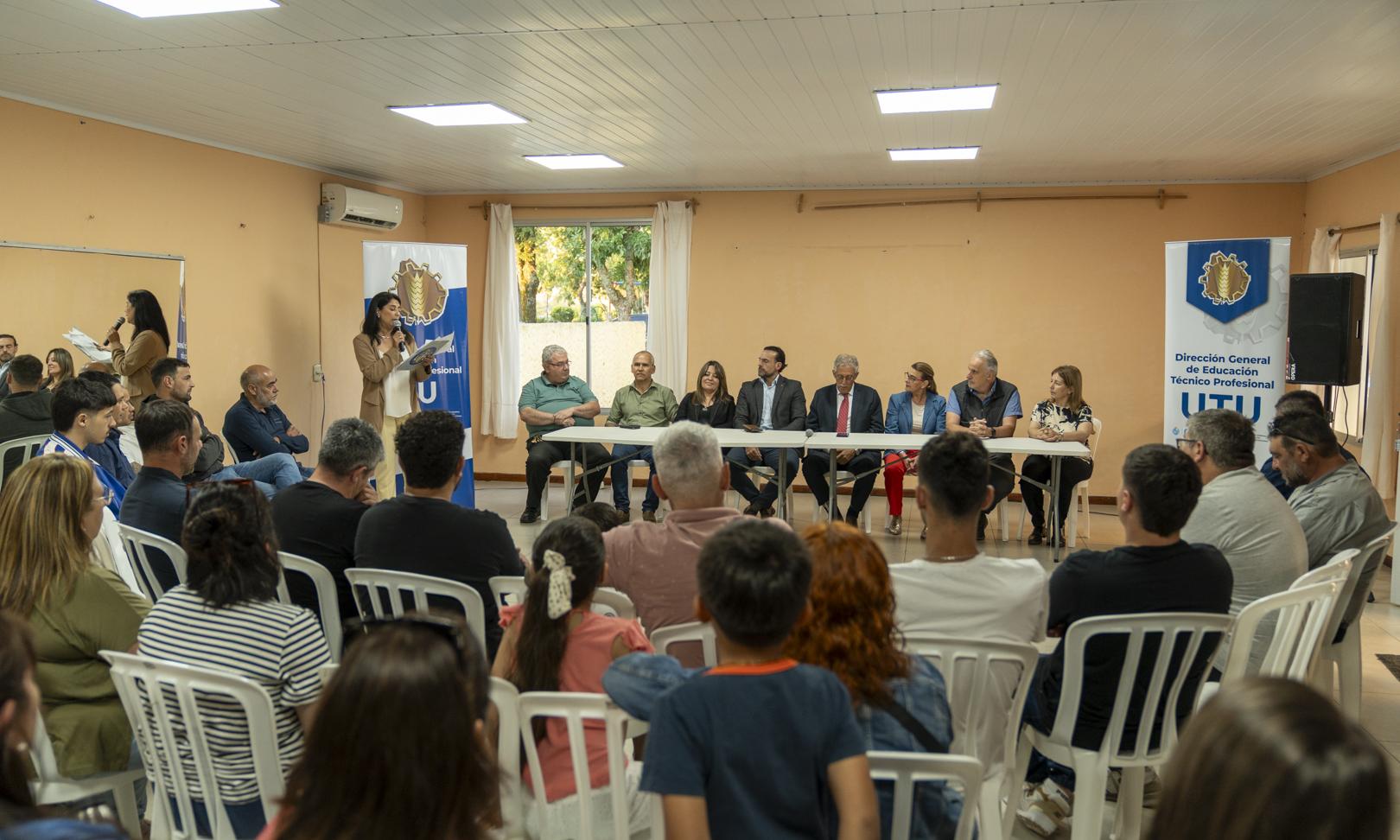 Recibieron sus certificados la primera generación de la capacitación sanitaria de UTU en Ituzaingó