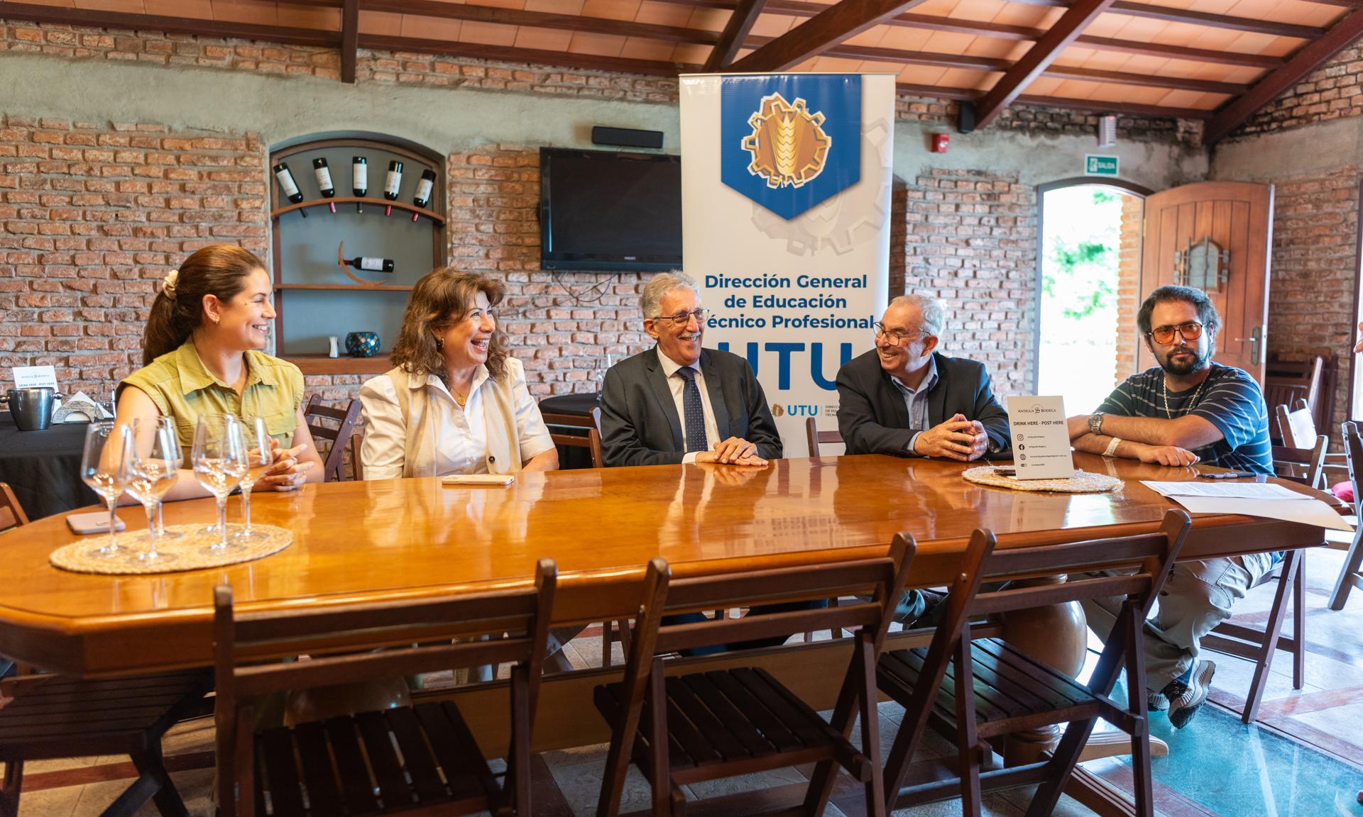 Estudiantes de Vitivinicultura de UTU tendrán pasantías en la Antigua Bodega Stagnari 