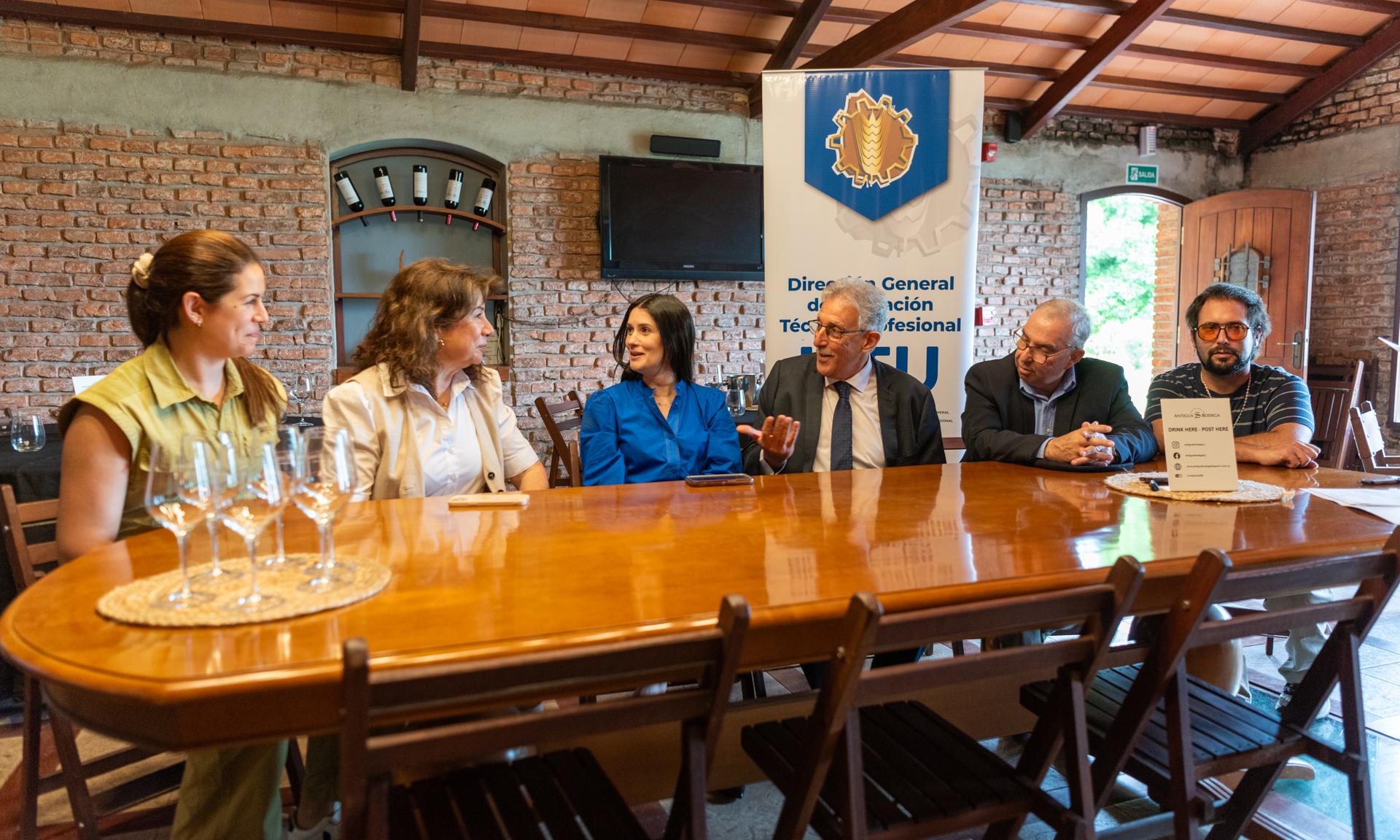 Estudiantes de Vitivinicultura de UTU tendrán pasantías en la Antigua Bodega Stagnari 