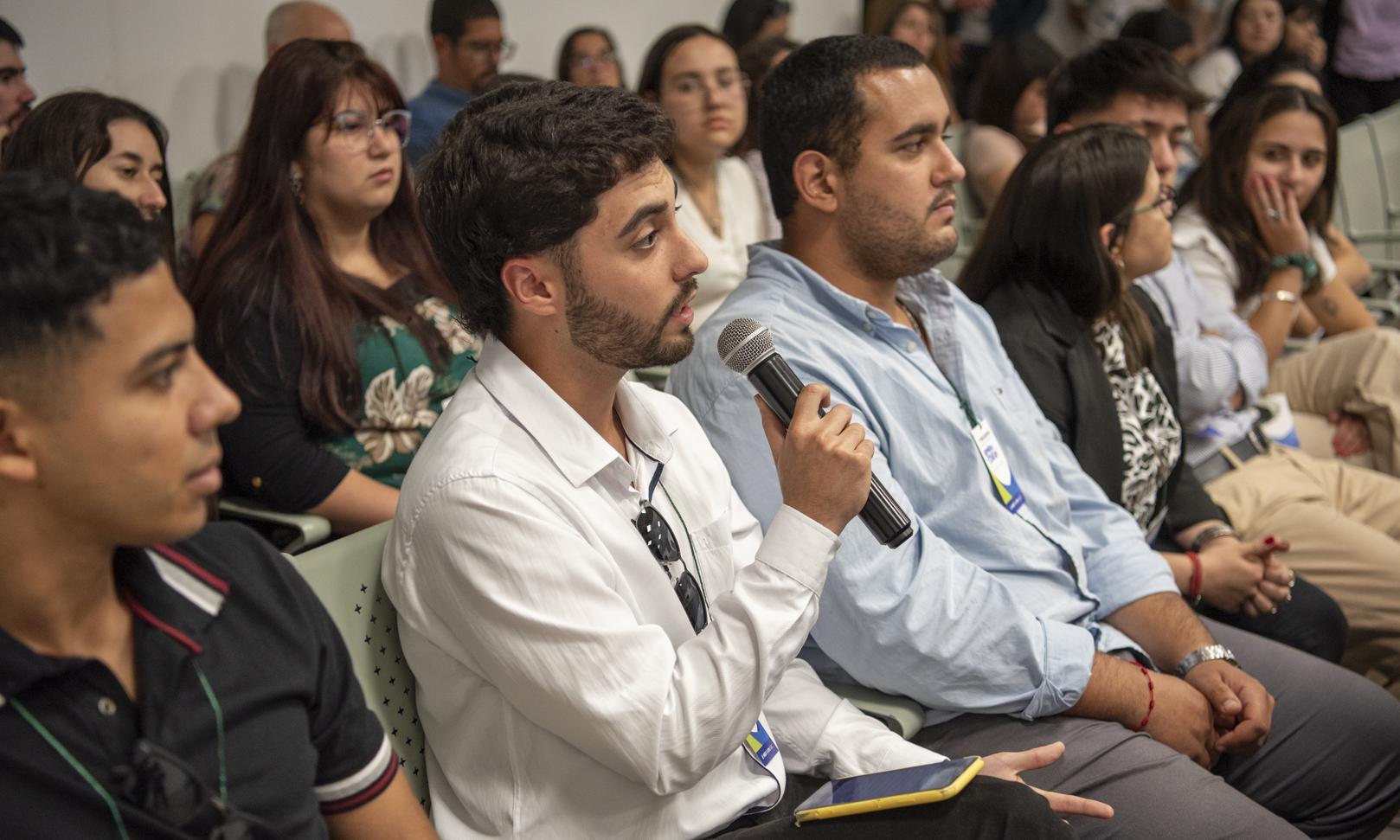 Reflexión y aprendizaje: estudiantes y expertos analizaron el turismo de ahora y del futuro