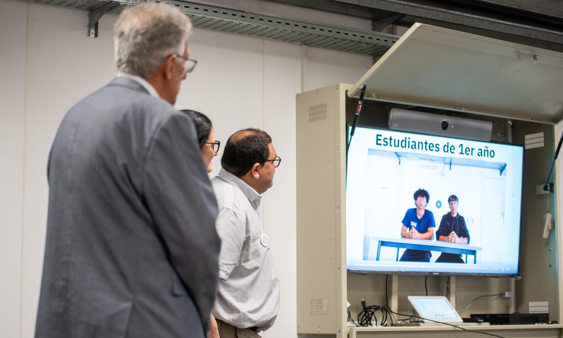 Egresó la primera generación del Bachillerato Bilingüe de Informática, una carrera de primer nivel