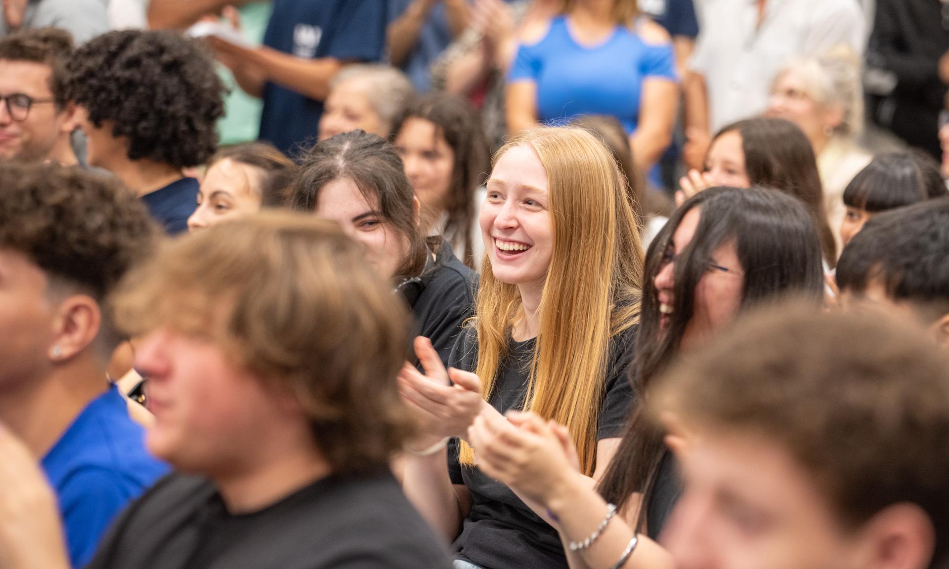 Egresó la primera generación del Bachillerato Bilingüe de Informática, una carrera de primer nivel