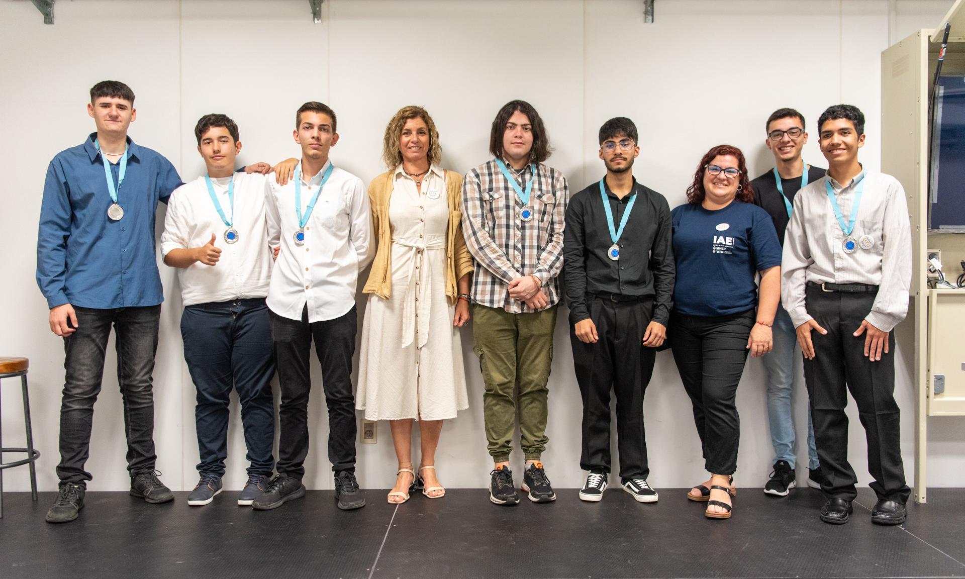 Egresó la primera generación del Bachillerato Bilingüe de Informática, una carrera de primer nivel