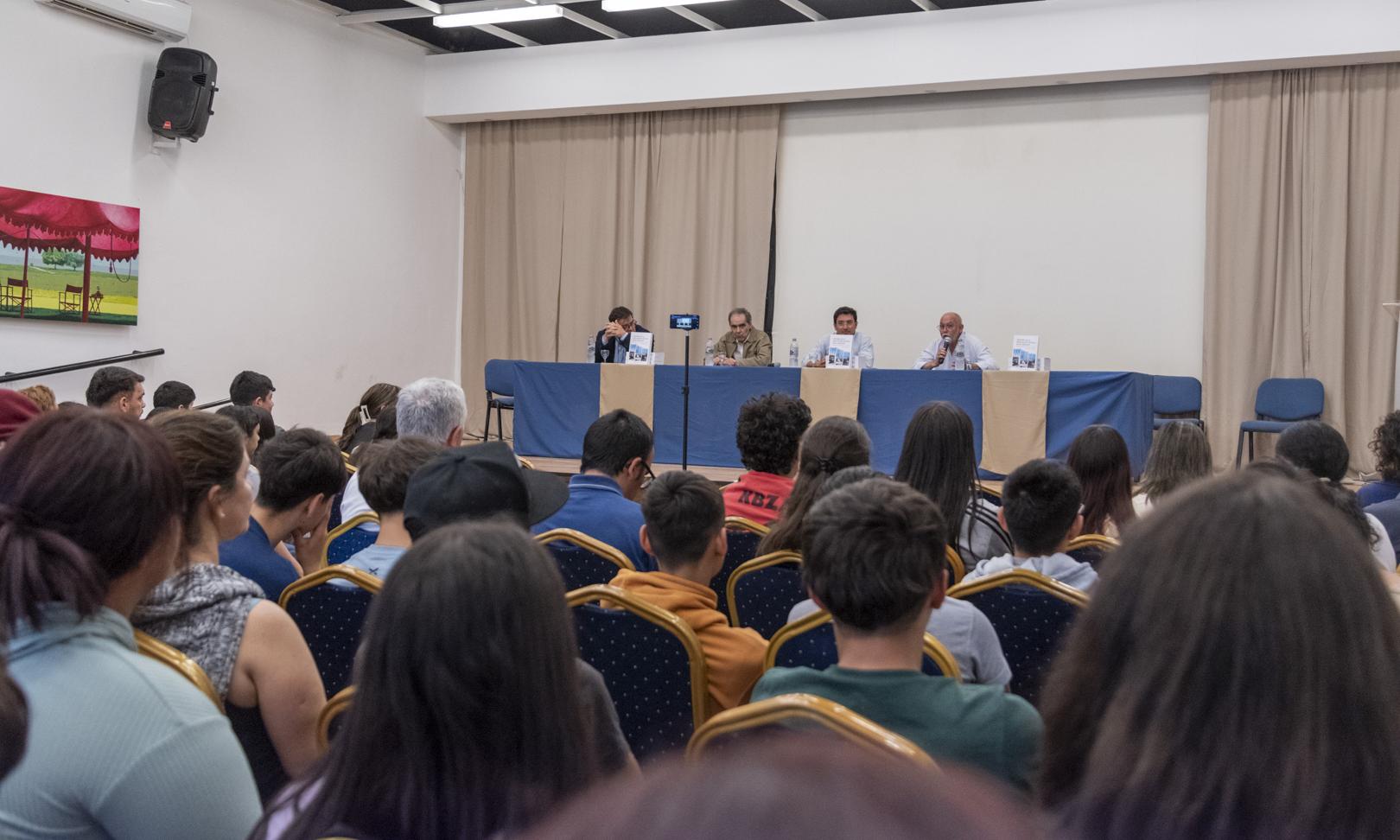 La historia de un siglo y sesenta fotos: la muestra y el libro de UTU se presentaron en Durazno