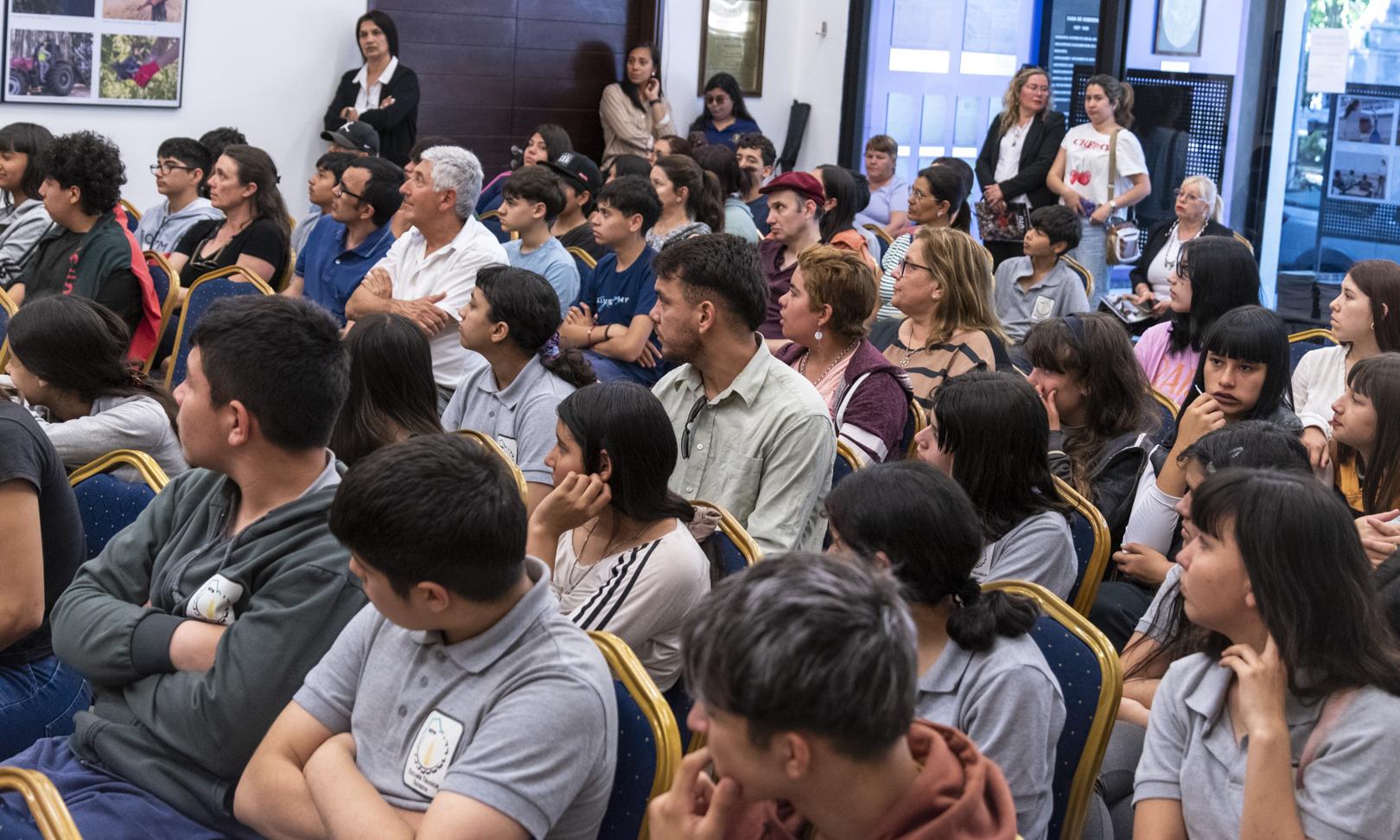 La historia de un siglo y sesenta fotos: la muestra y el libro de UTU se presentaron en Durazno